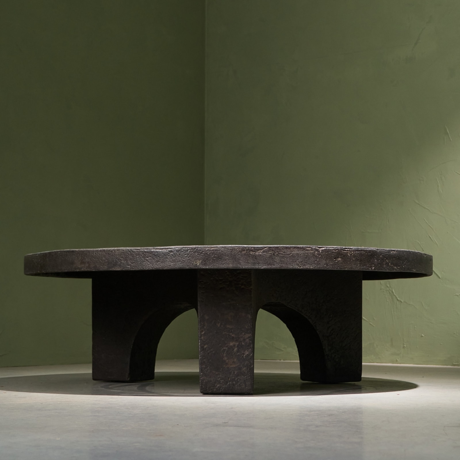 Unknown, Circular Brutalist Coffee Table in Stone Composite Resin, Europe, 1970s