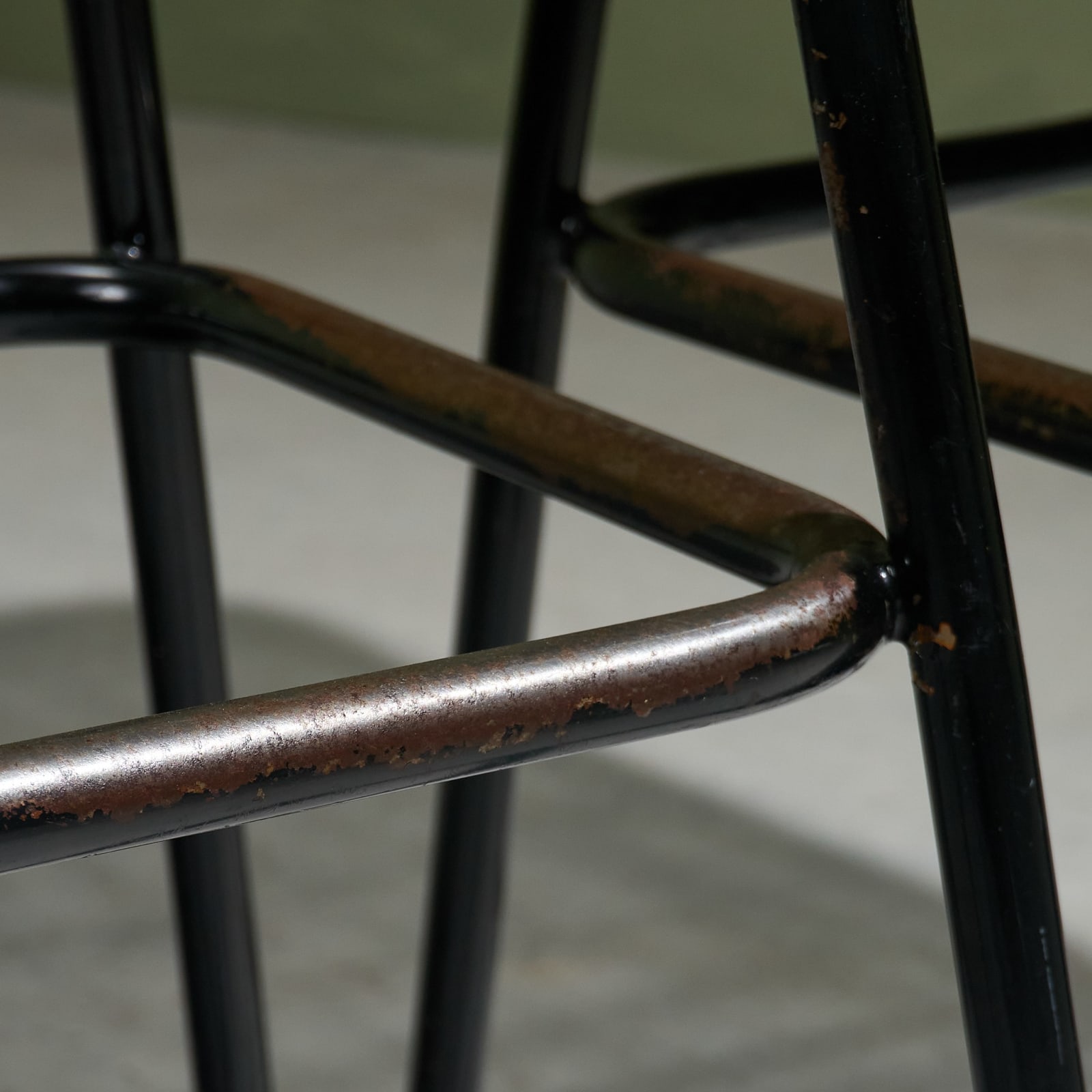 Set of 4 Counter Bar stools in Wicker and Black Steel by Rohé Noordwolde, The Netherlands, 1960s