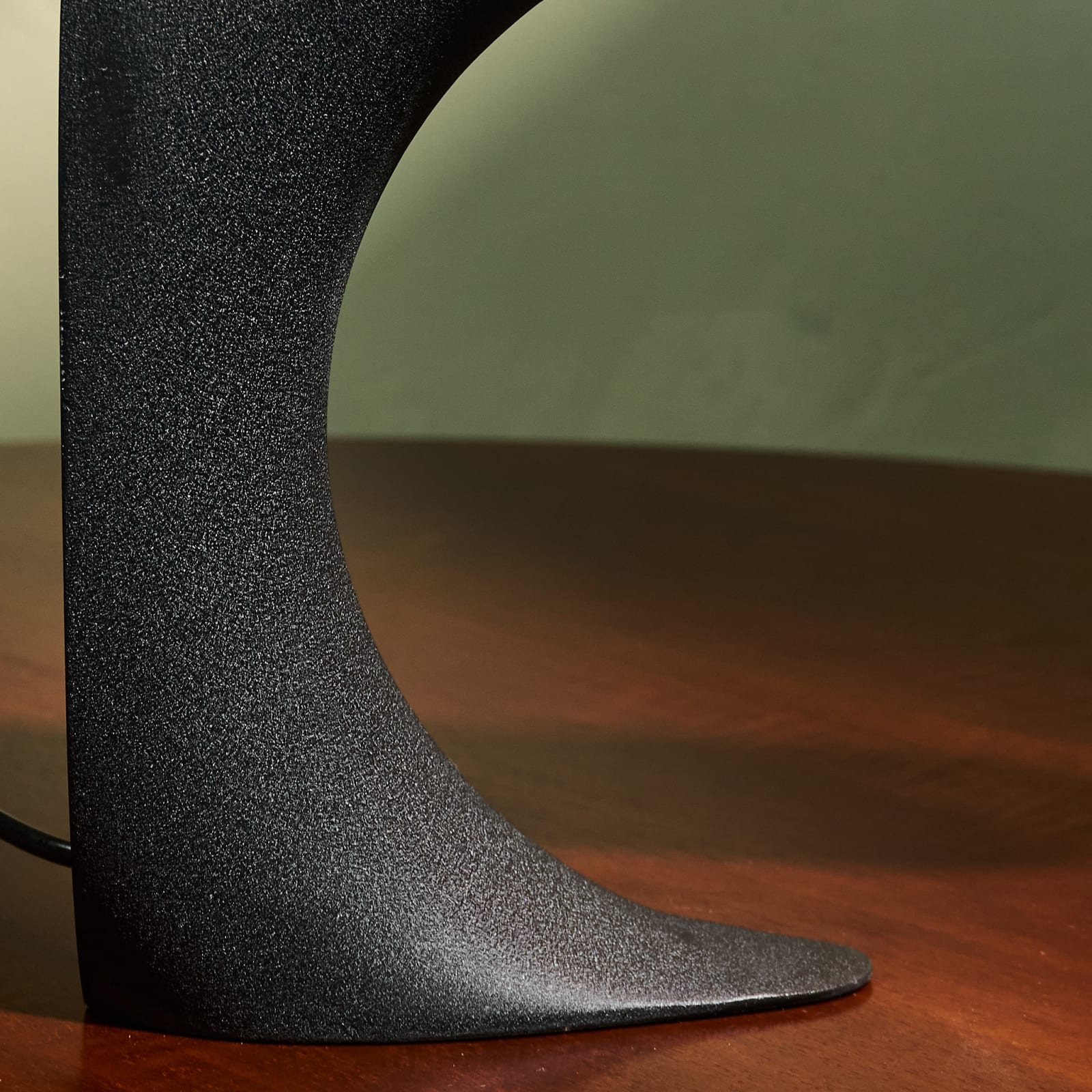 Fratelli Martini, Black Steel and Aluminum Circular Table Lamp, Italy, 1975s