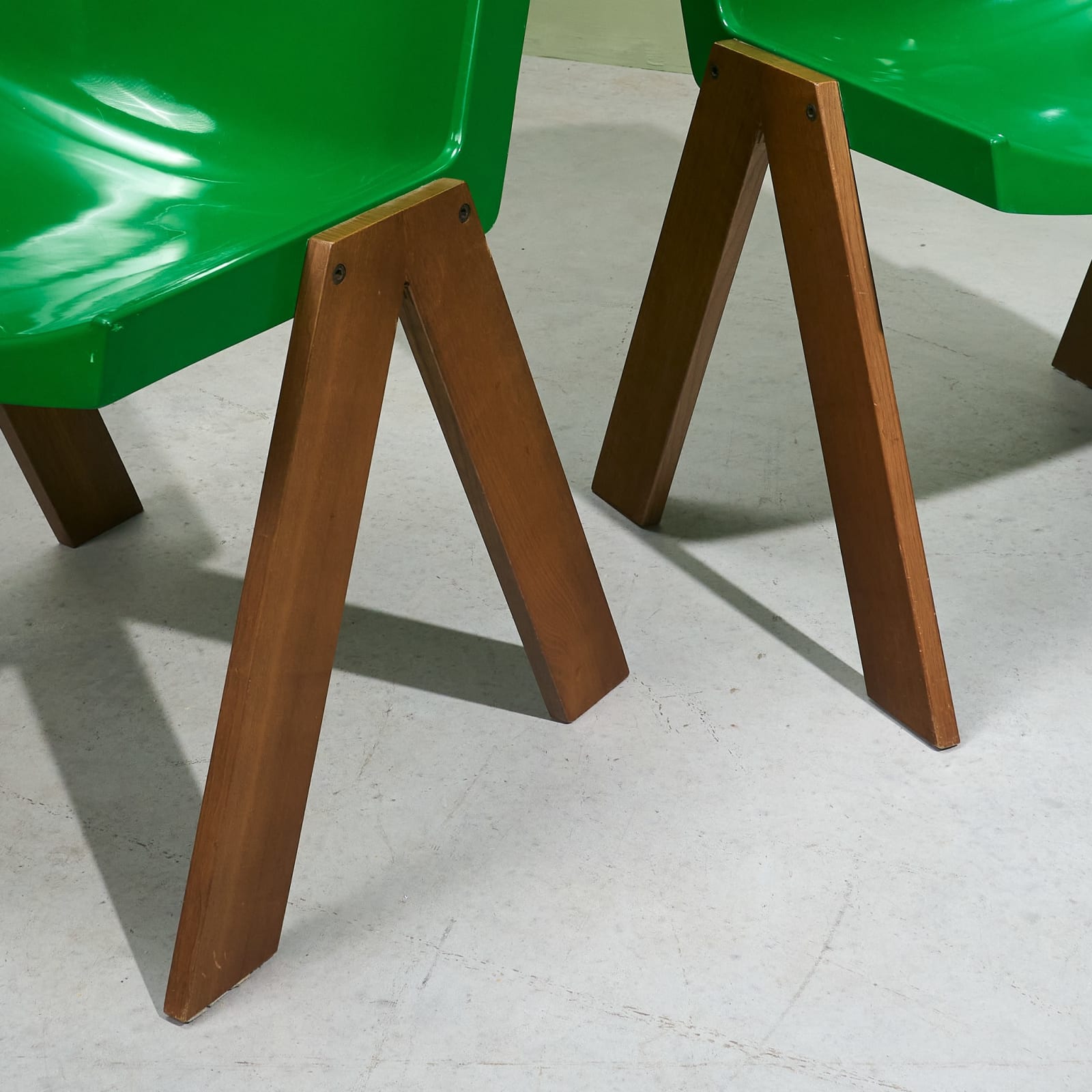 Paolo Orlandi & Roberto Lucci, Set of 8 Green 'Plurima' Chairs with Rare Wooden Frame, 1980's