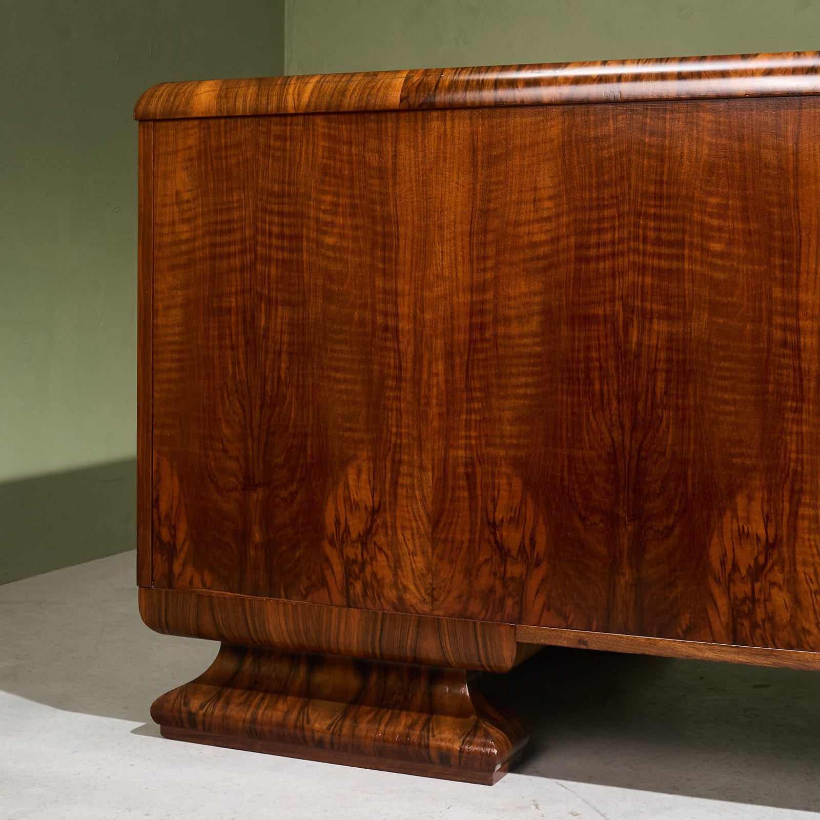 Restored Art Deco Desk in Walnut, Europe, 1930s