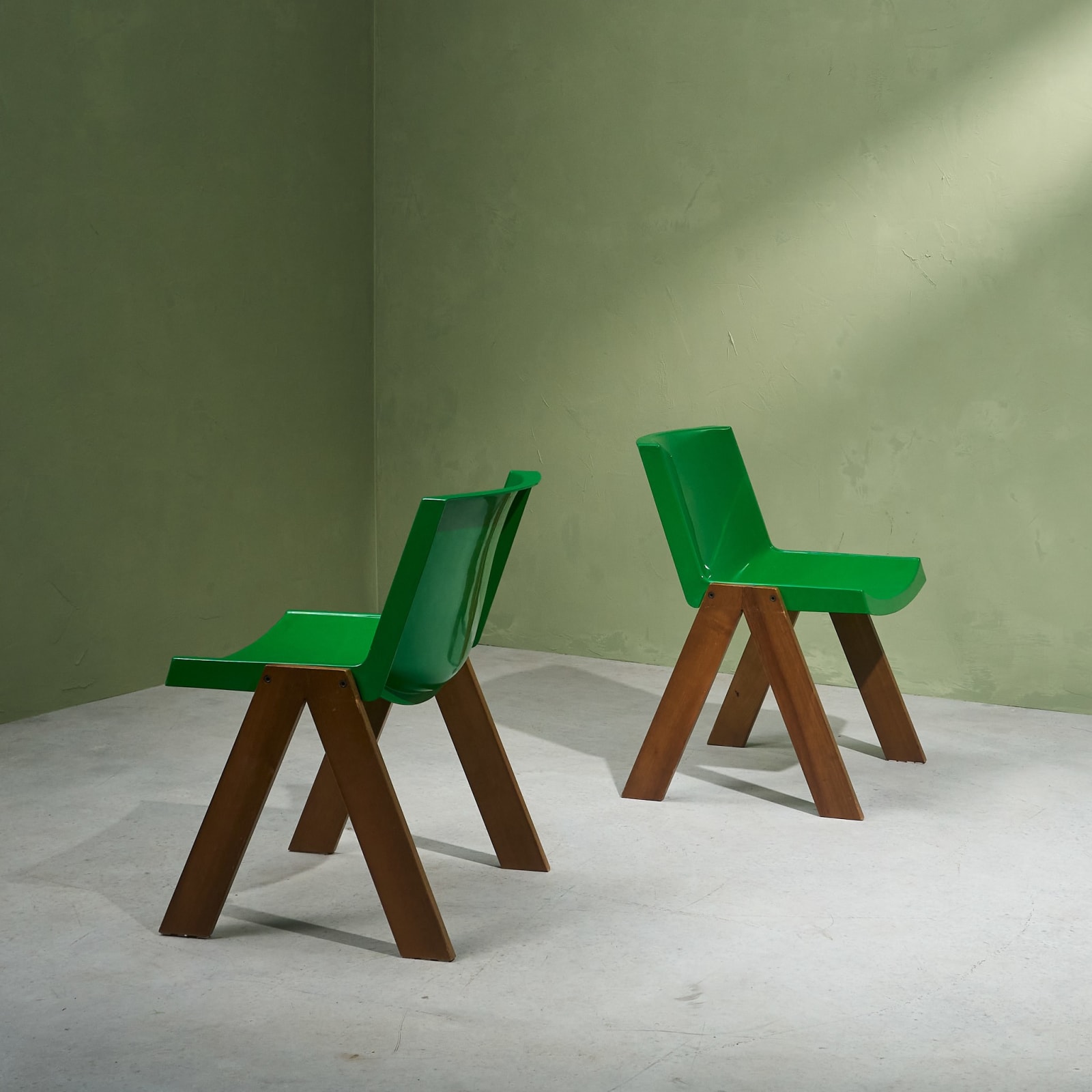 Paolo Orlandi & Roberto Lucci, Set of 8 Green 'Plurima' Chairs with Rare Wooden Frame, 1980's
