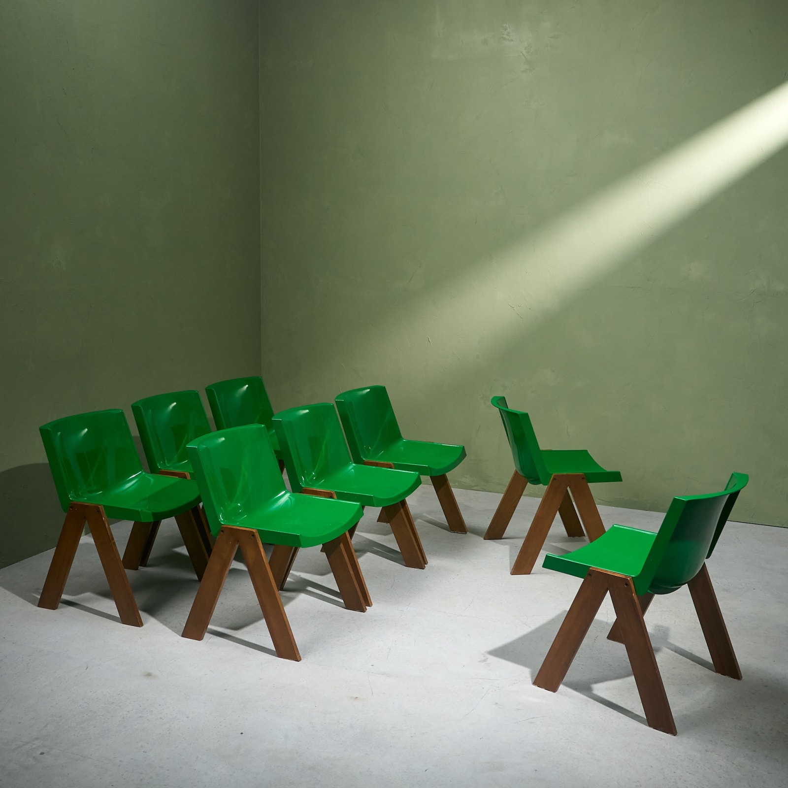 Paolo Orlandi & Roberto Lucci, Set of 8 Green 'Plurima' Chairs with Rare Wooden Frame, 1980's