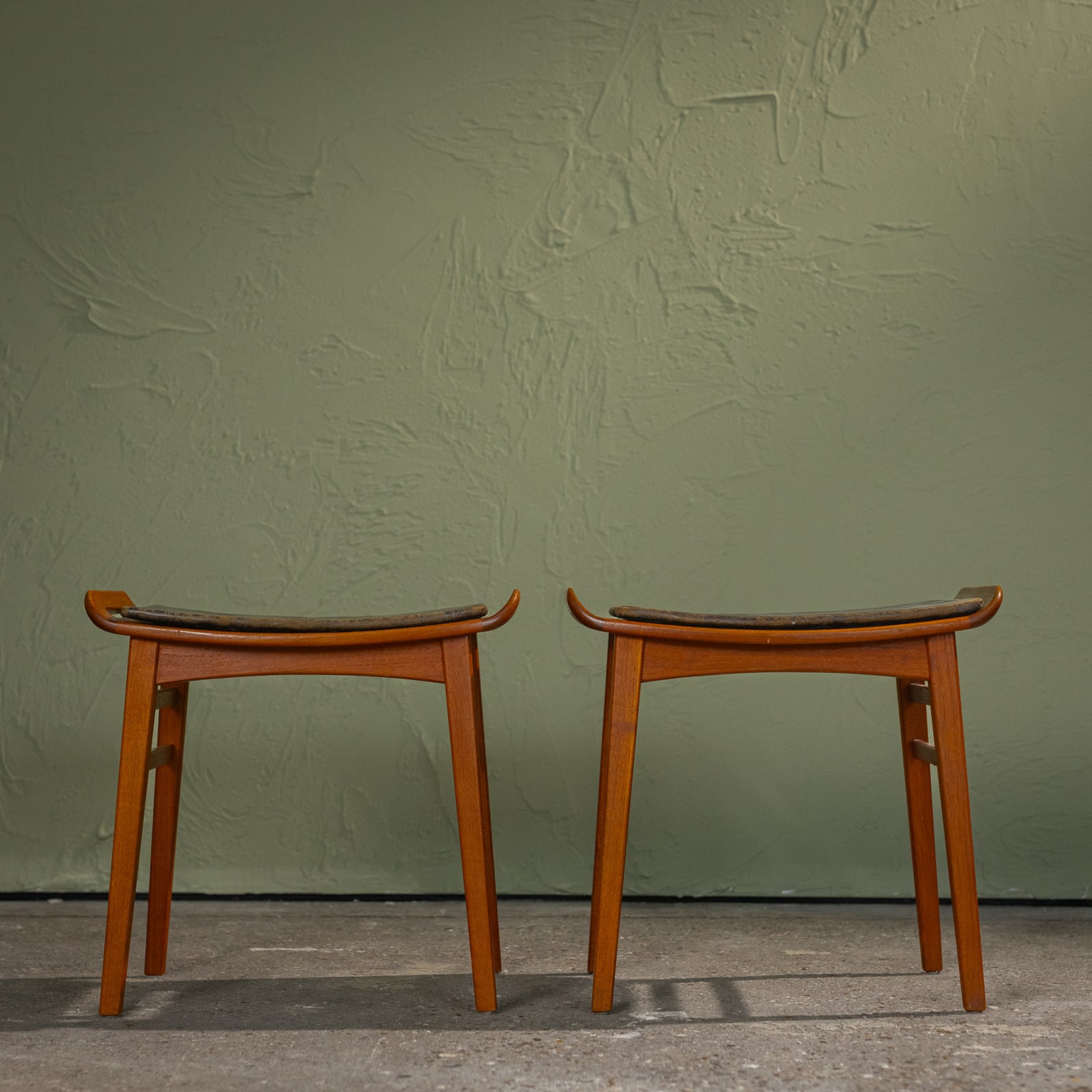 P. Jensen, Pair of Teak Stools with Original Black Leather Cushions, Denmark, 1960s
