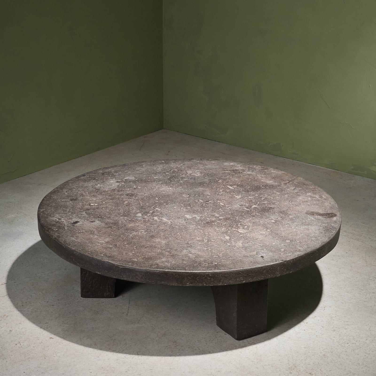Unknown, Circular Brutalist Coffee Table in Stone Composite Resin, Europe, 1970s