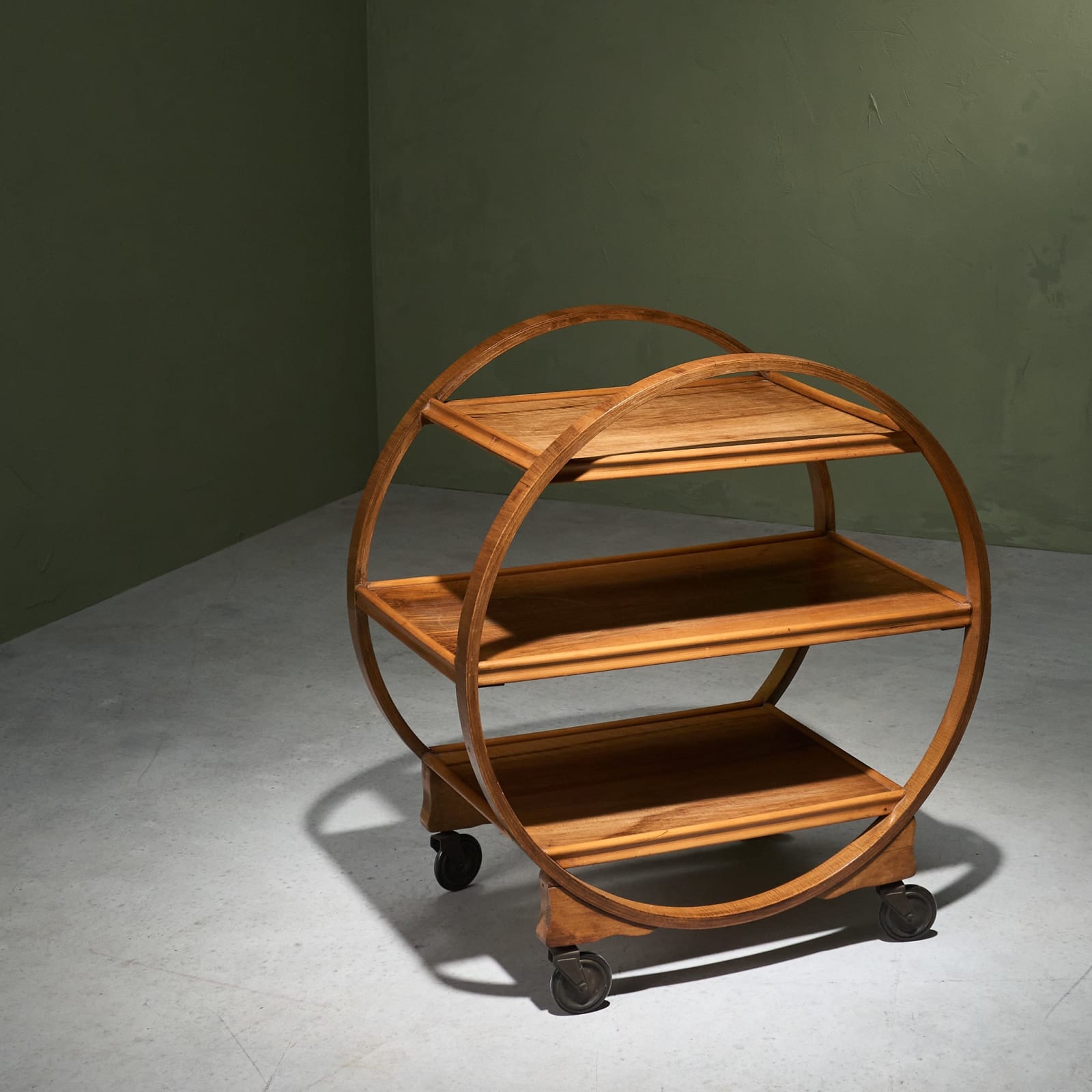 Circular Art Deco Serving Trolley in Walnut, Europe, 1930s