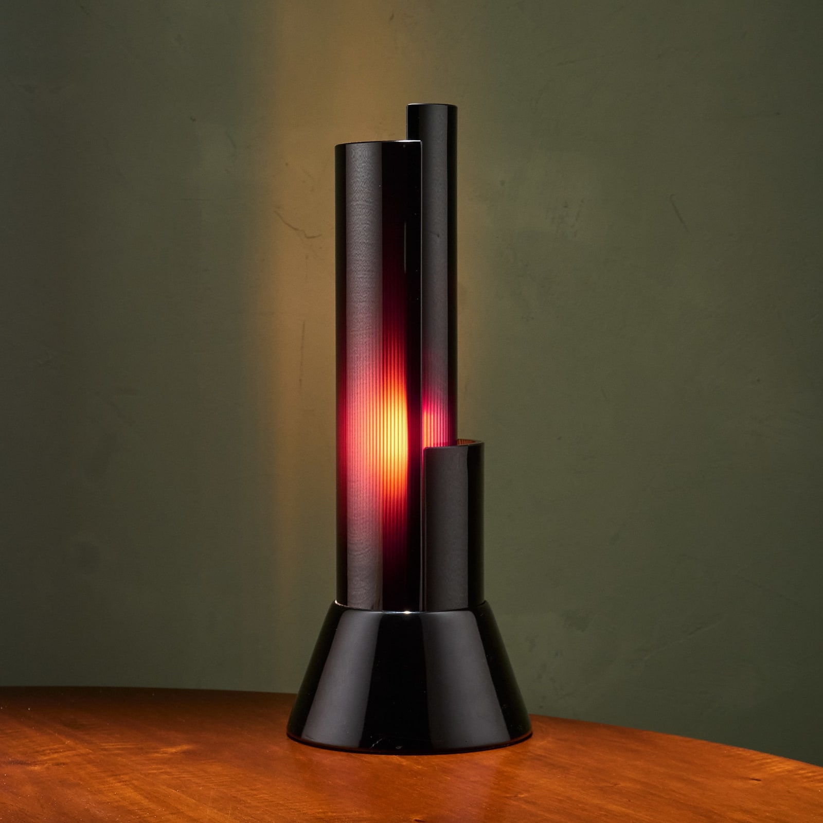 Sculptural Totem Table Lamp in Dark Textured Glass and Lacquered Wood, 1970's