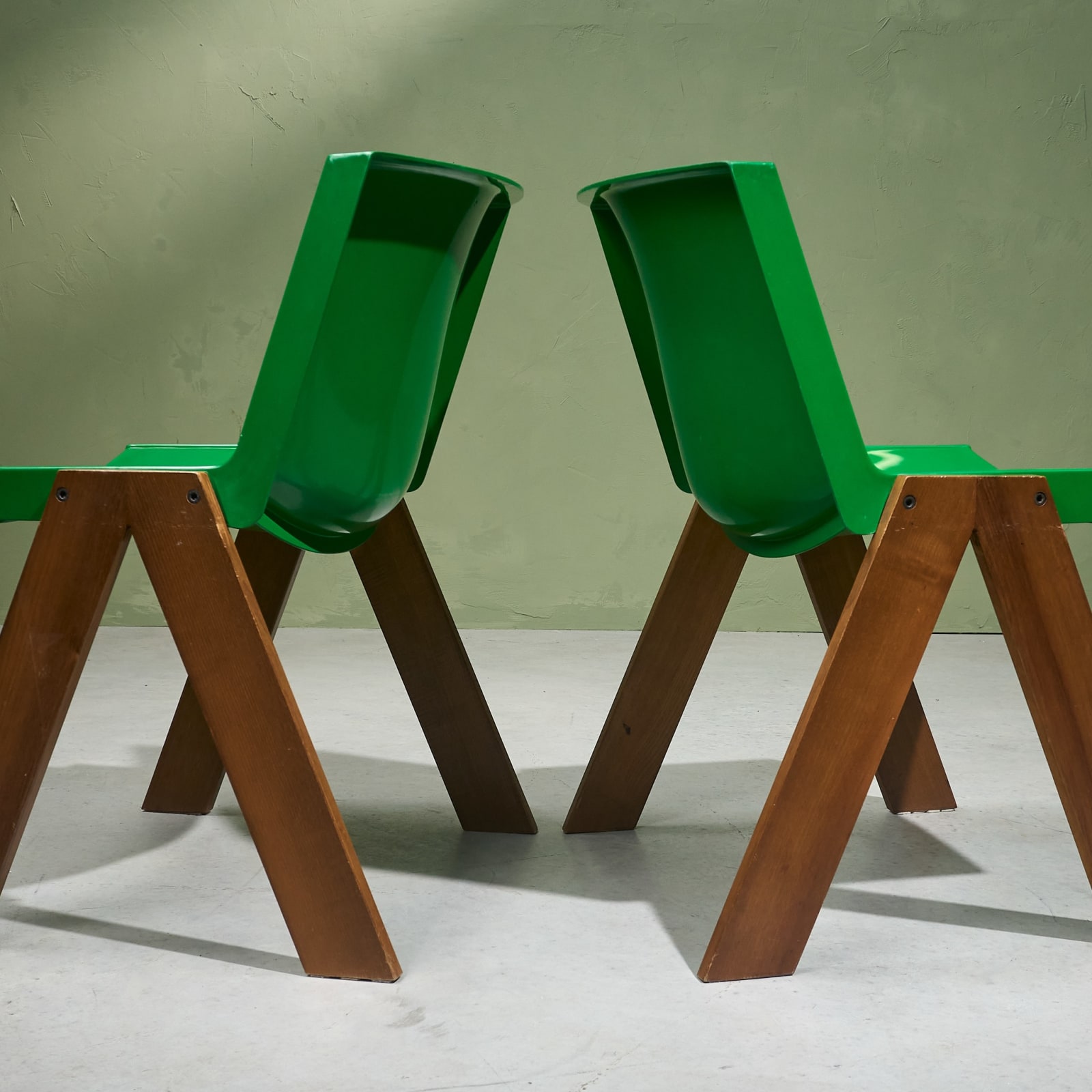 Paolo Orlandi & Roberto Lucci, Set of 8 Green 'Plurima' Chairs with Rare Wooden Frame, 1980's