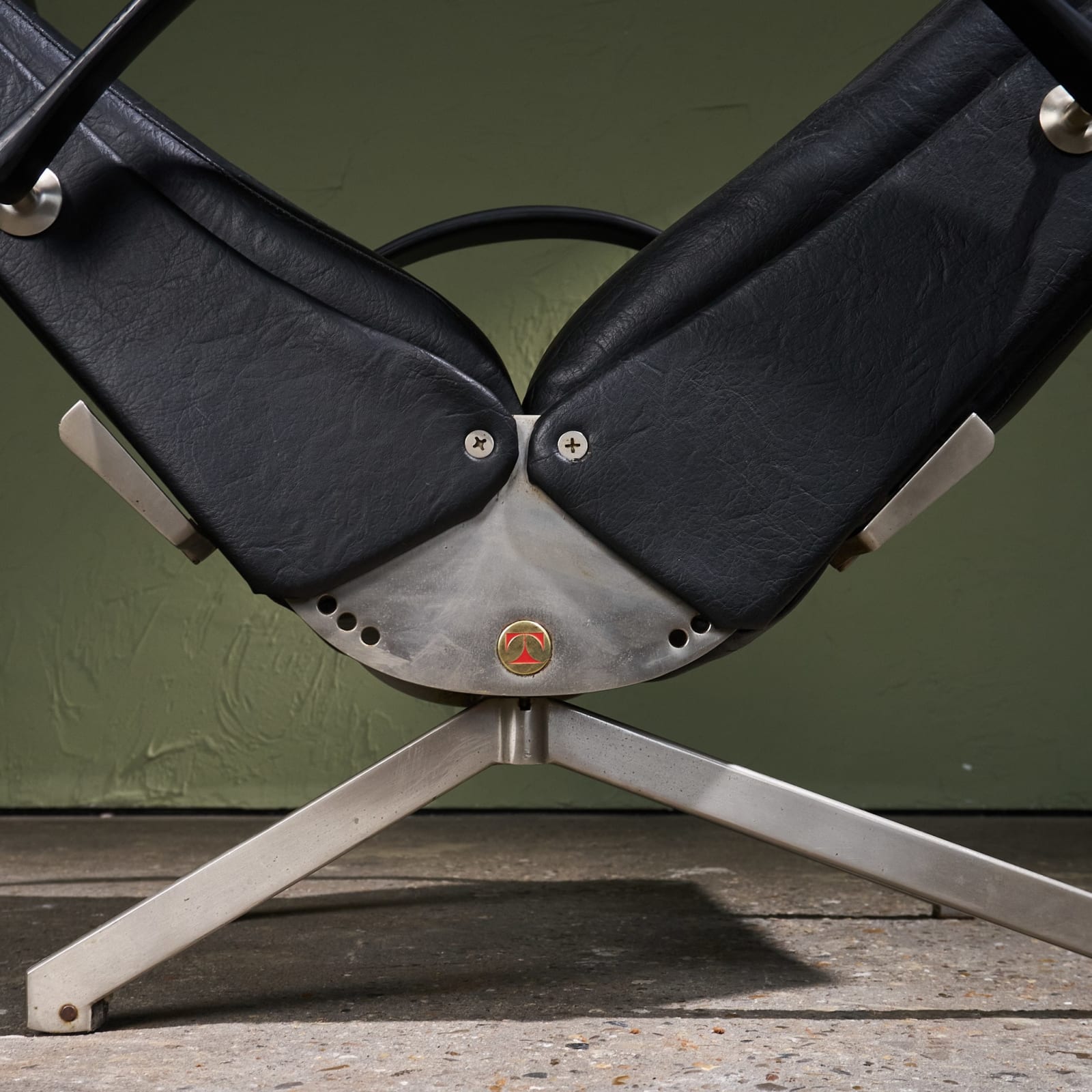 Osvaldo Borsani, 'P40' Lounge Chair in Stainless Steel and Black Faux Leather, Tecno, Italy, 1950s