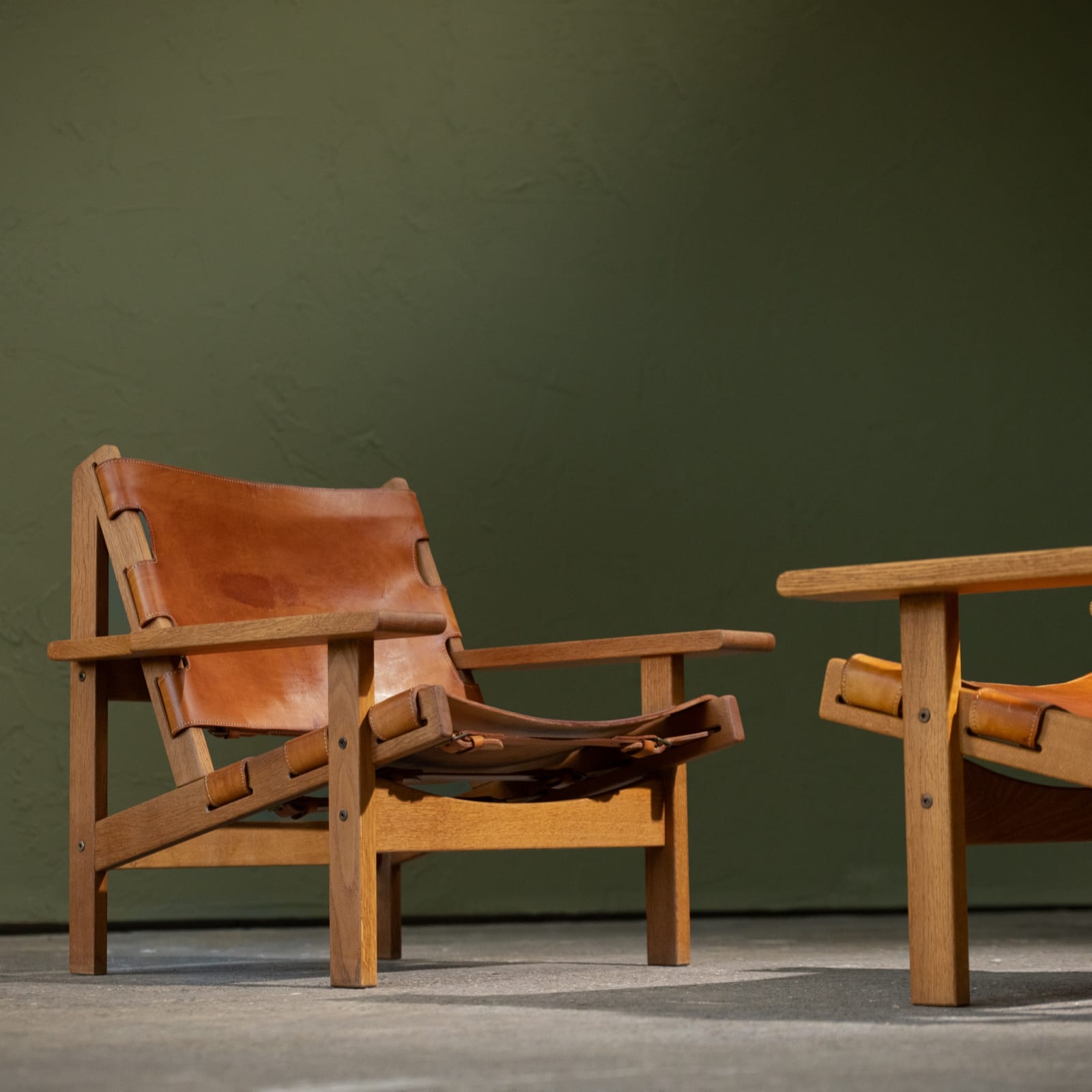 Kurt Østervig, Pair of Lounge Chairs Model 168, Original Cognac Leather and Oak Frame, Denmark, 1960s