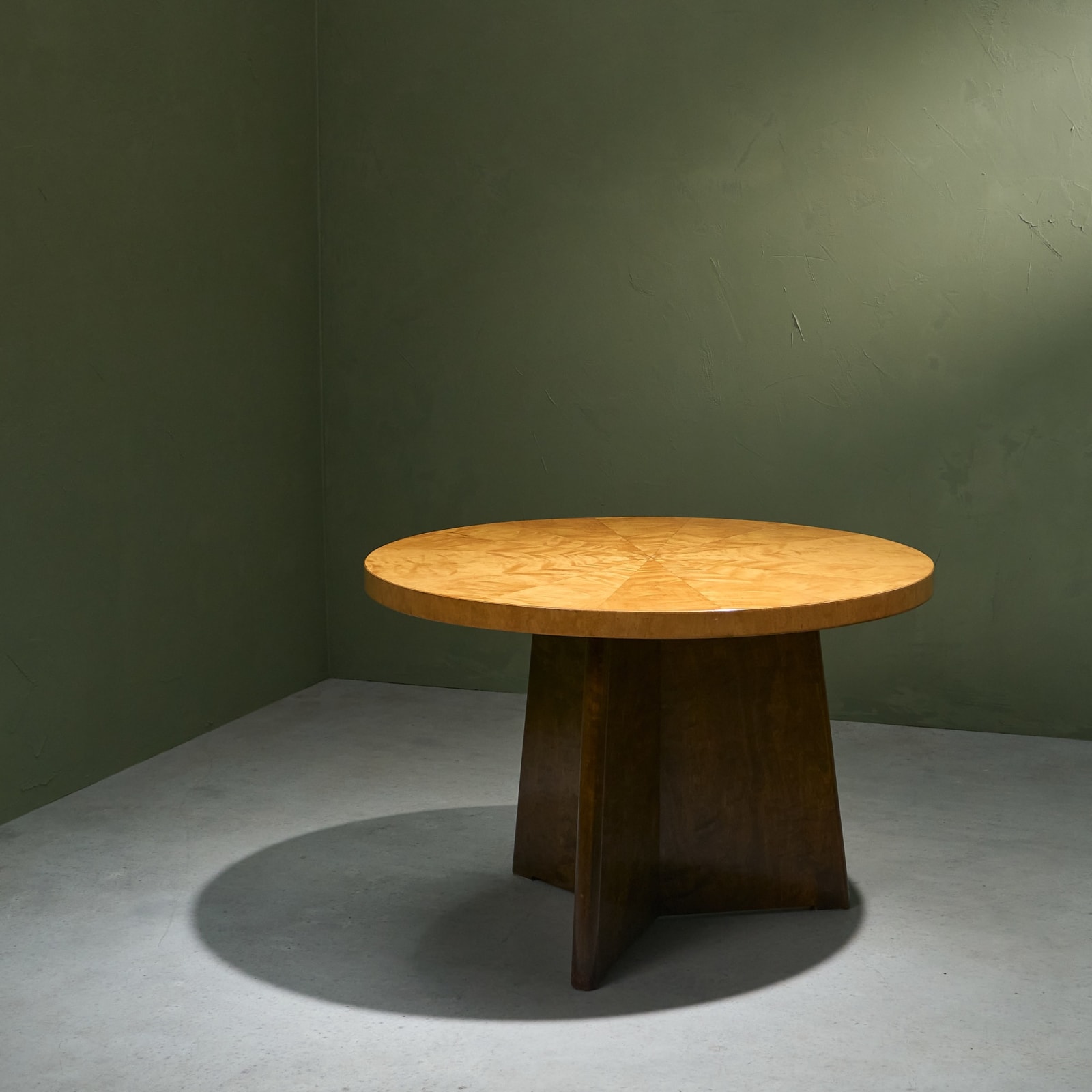 A.B. Svenska Möbelfabrikerna Bodafors, Circular Side Table in Natural and Stained Birch, 1930