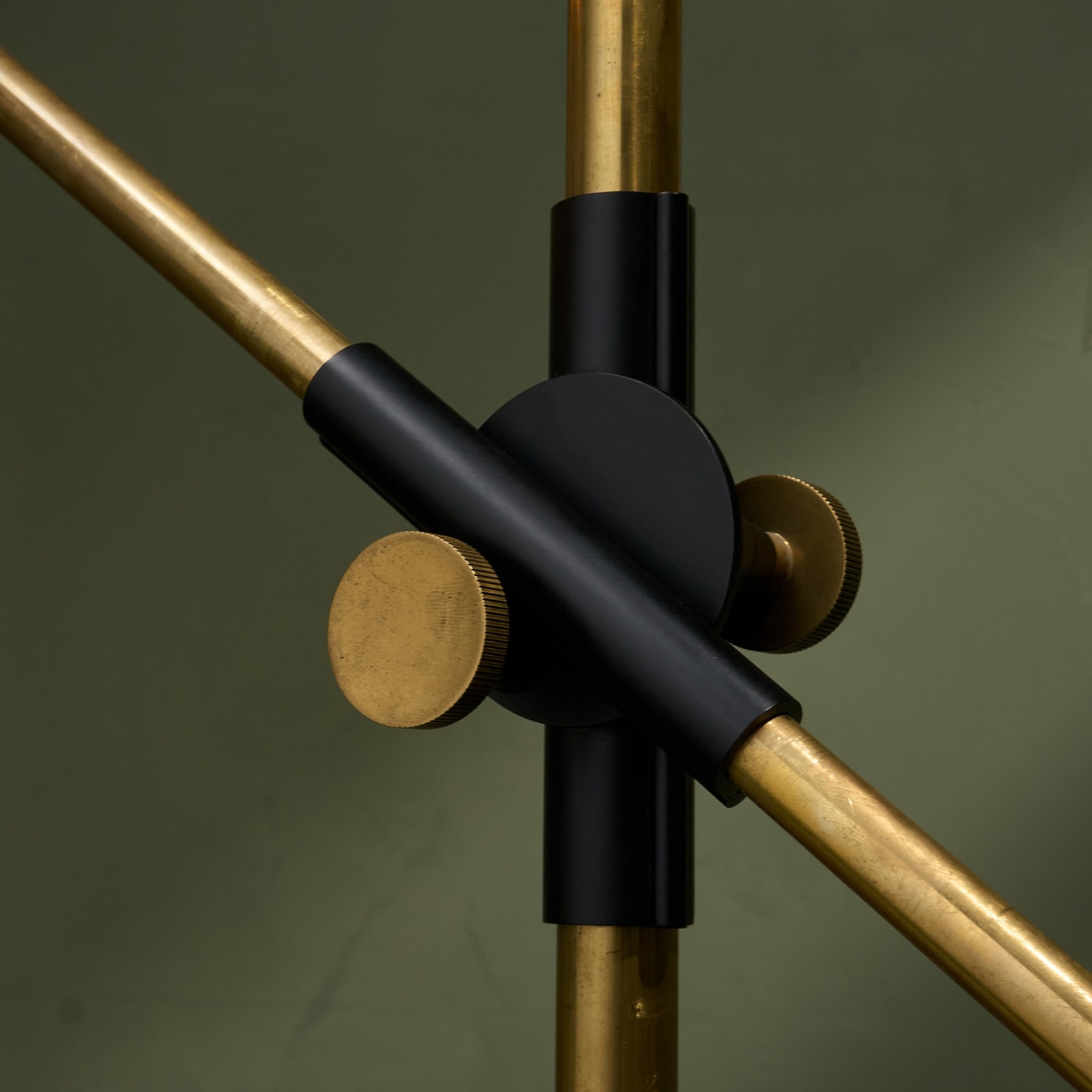 Oscar Torlasco, Rare 'Lens' Floor Lamp, Model 555T, in Brass with Red Shade, Italy, 1960s