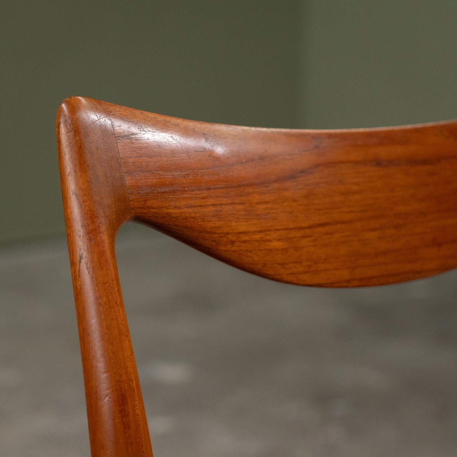 Rolf Rastad & Adolf Relling, Set of 6 'Bambi' Dining Chairs in Teak & Original Black Leather for Gustav Bahus, Norway, 1950s