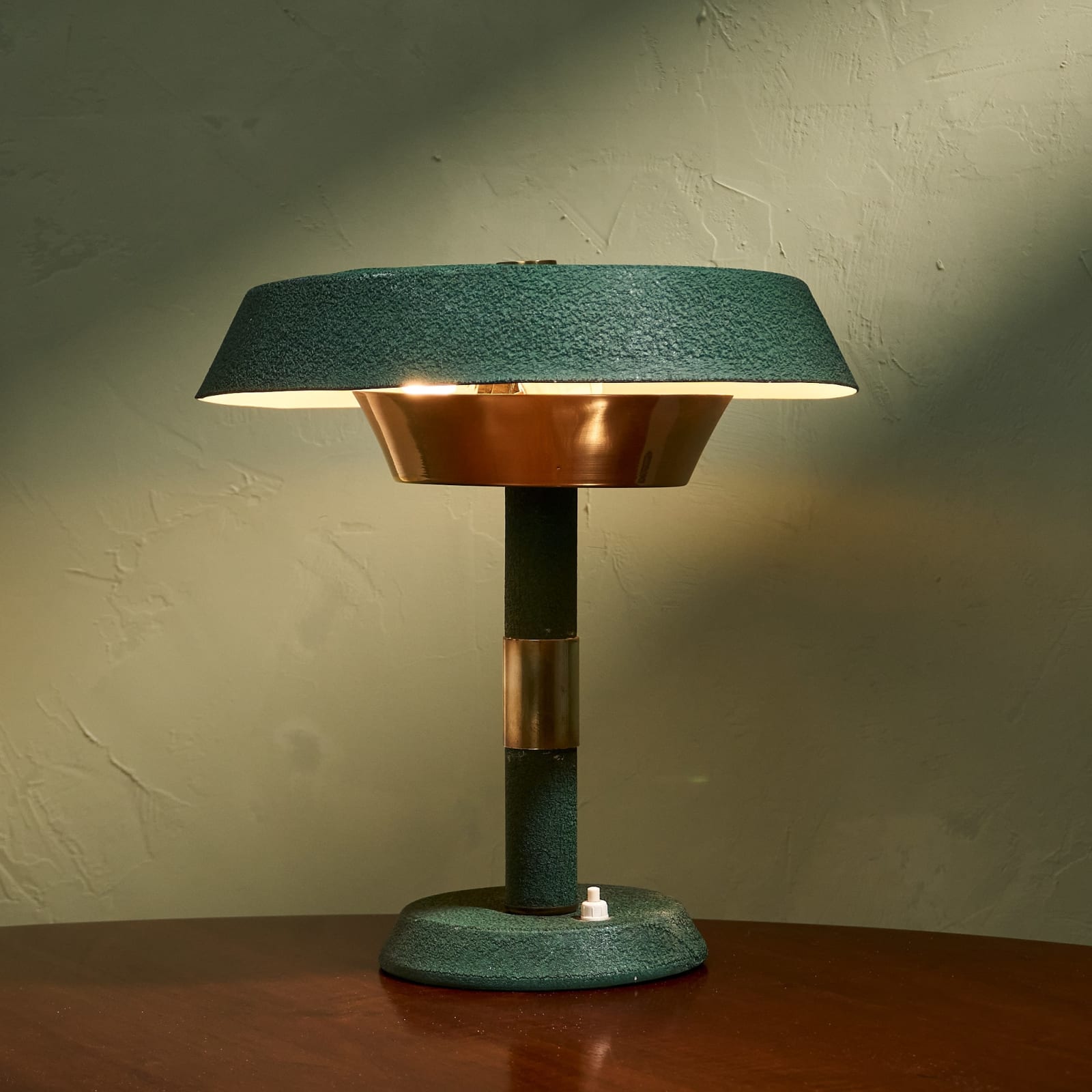 Rationalist Table Lamp in Green Lacquered Metal and Brass with Adjustable Shade, Italy, 1950's