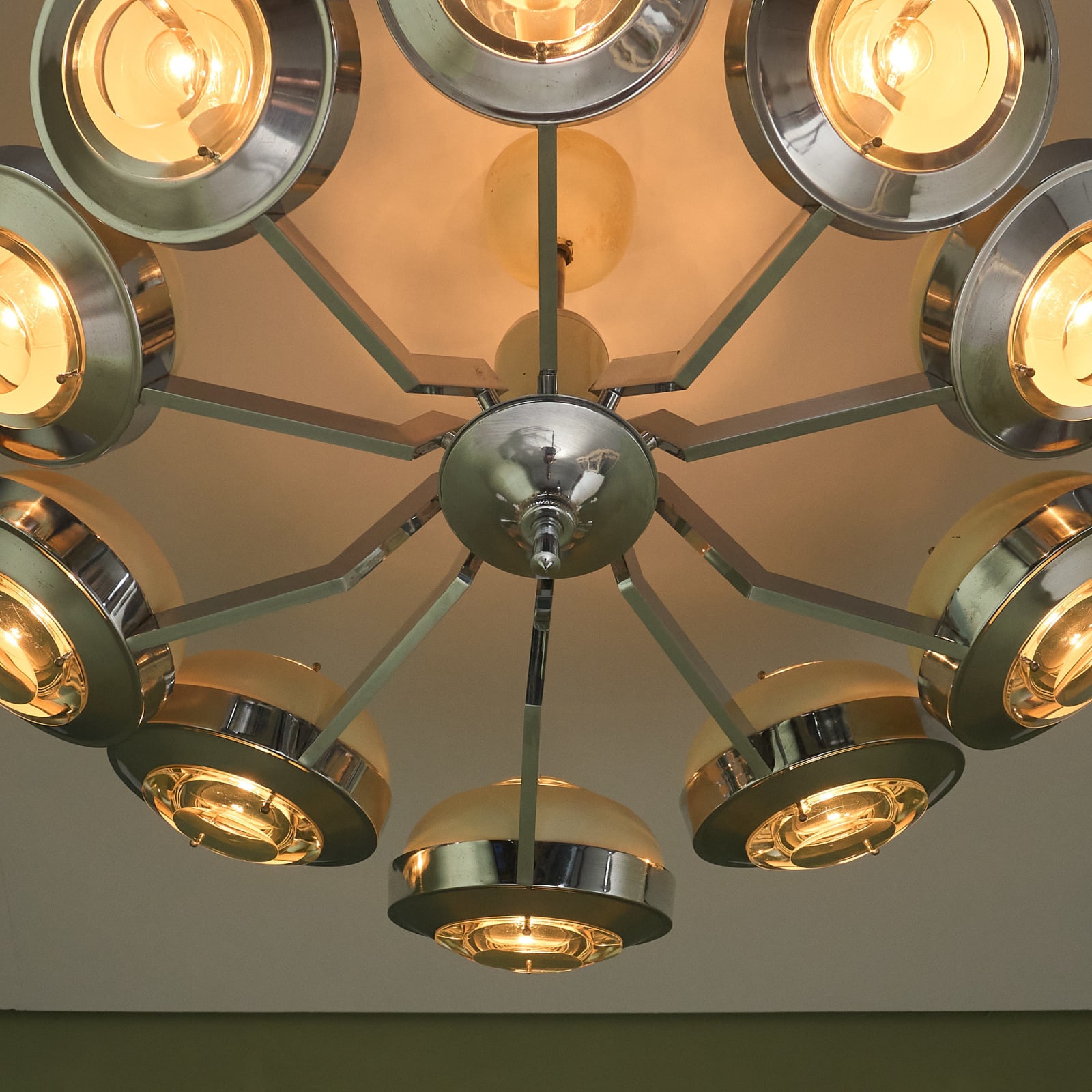 Oscar Torlasco, Large 10 Armed Round Chandelier with Glass Lens Diffusors, Italy, 1970