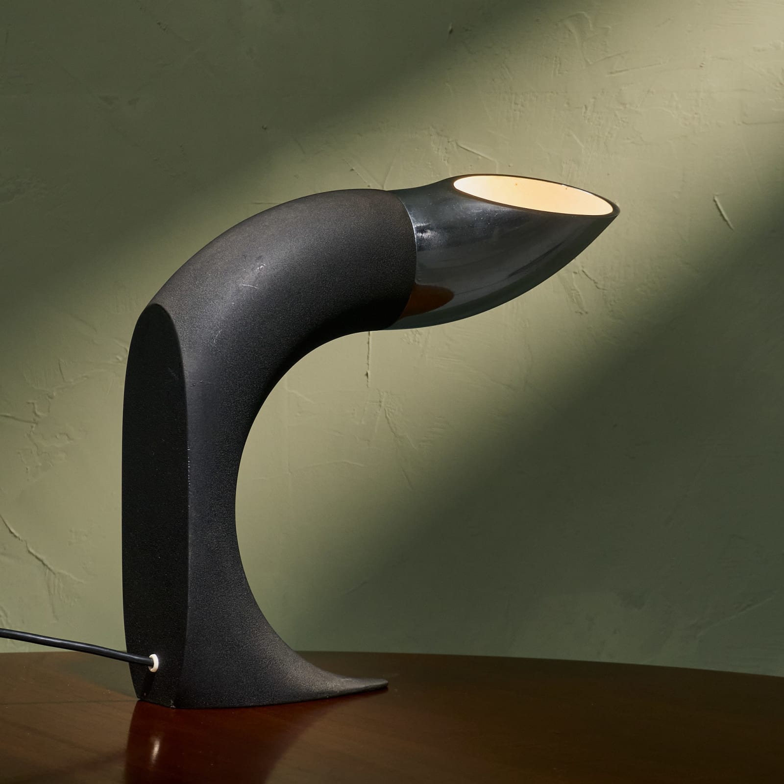 Fratelli Martini, Black Steel and Aluminum Circular Table Lamp, Italy, 1975s