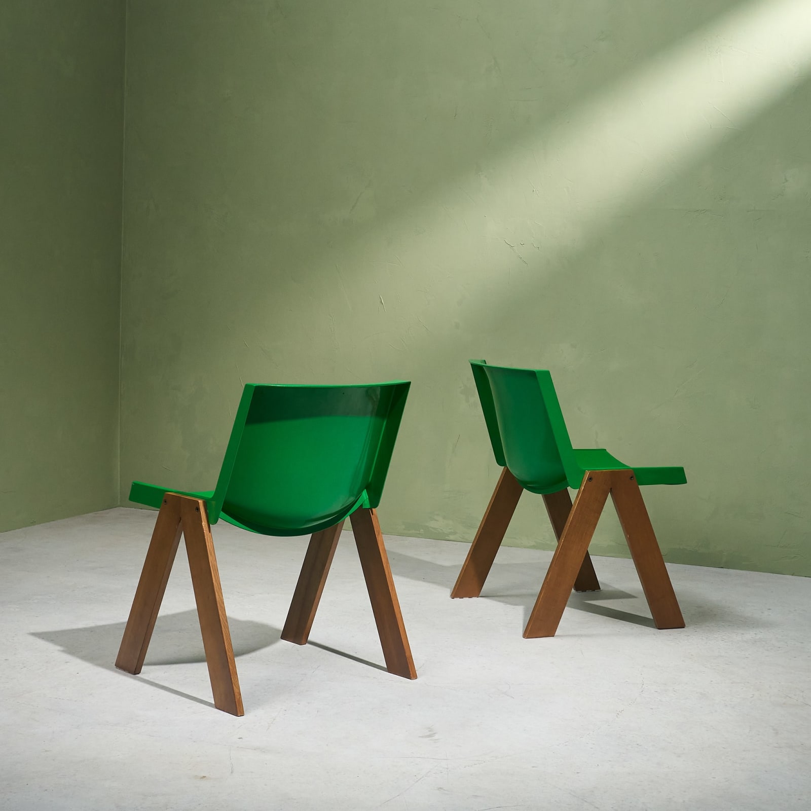 Paolo Orlandi & Roberto Lucci, Set of 8 Green 'Plurima' Chairs with Rare Wooden Frame, 1980's