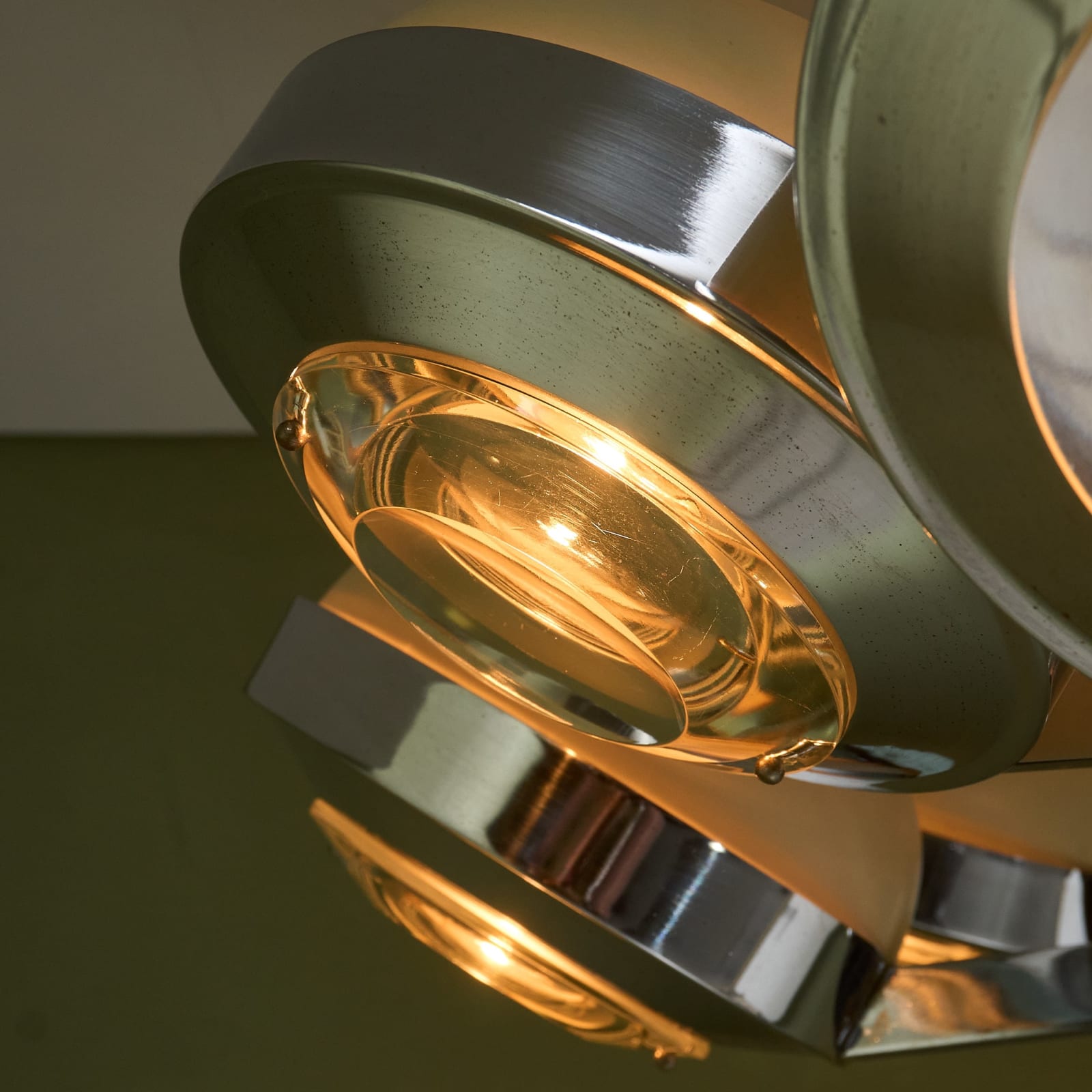 Oscar Torlasco, Large 10 Armed Round Chandelier with Glass Lens Diffusors, Italy, 1970