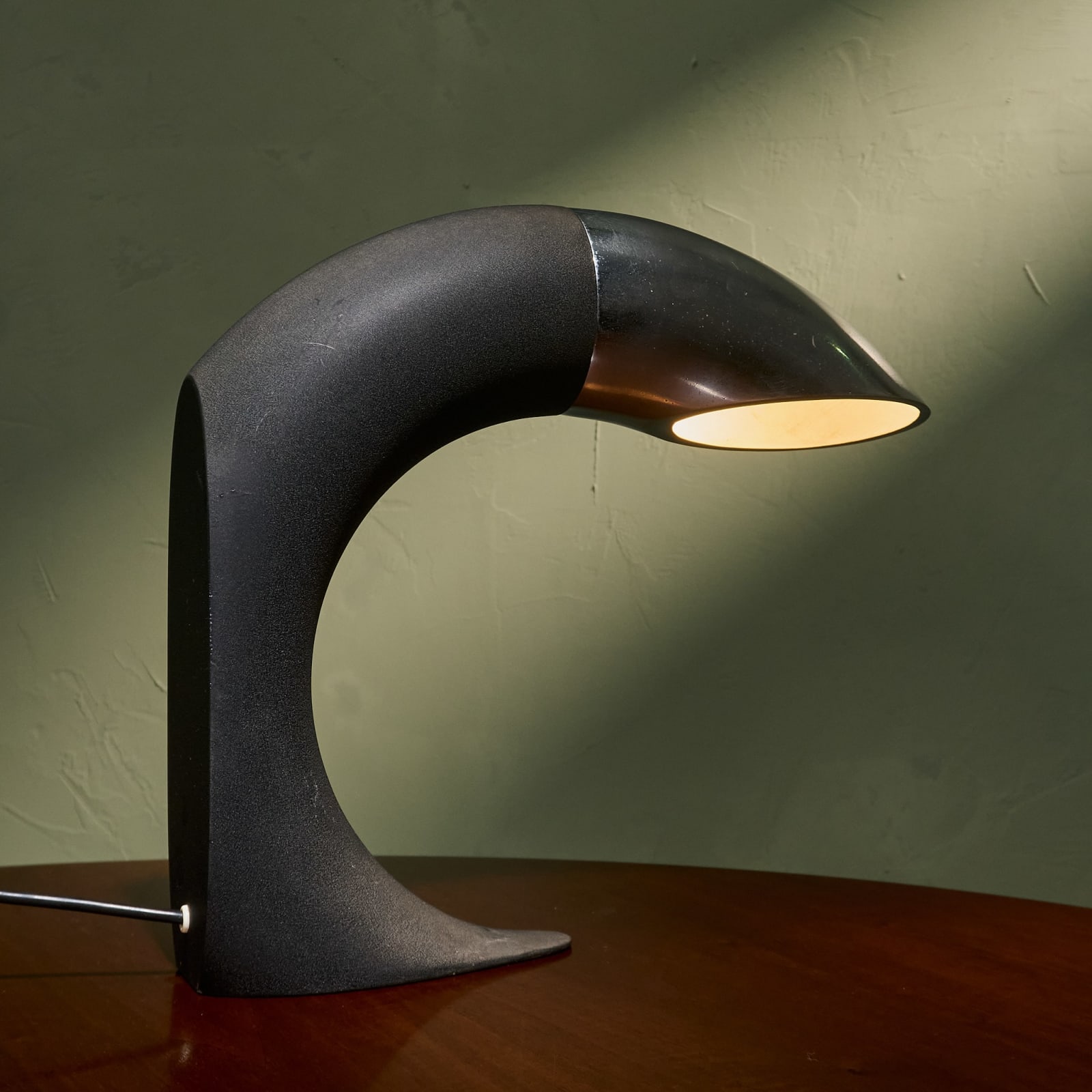 Fratelli Martini, Black Steel and Aluminum Circular Table Lamp, Italy, 1975s