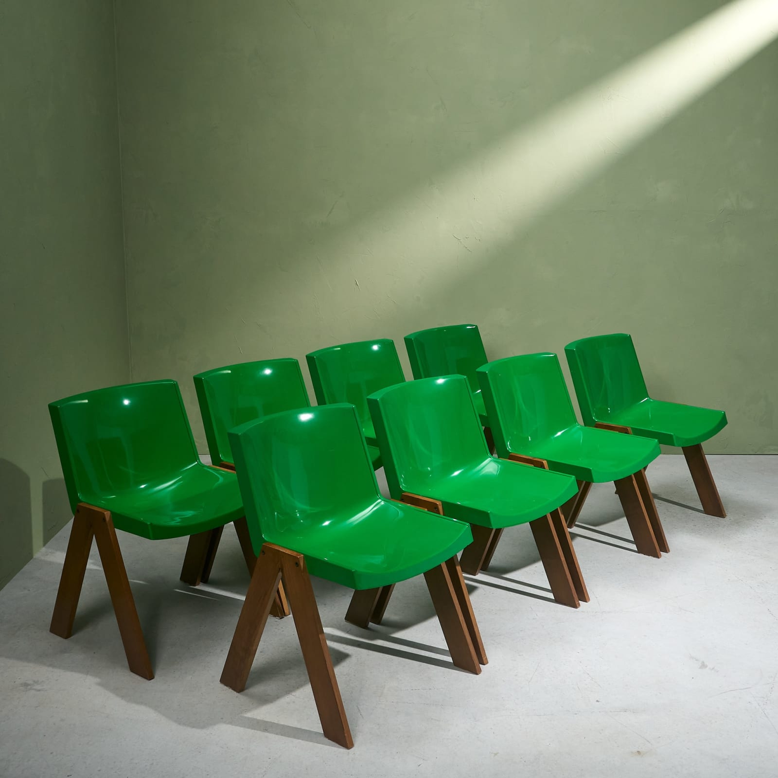 Paolo Orlandi & Roberto Lucci, Set of 8 Green 'Plurima' Chairs with Rare Wooden Frame, 1980's