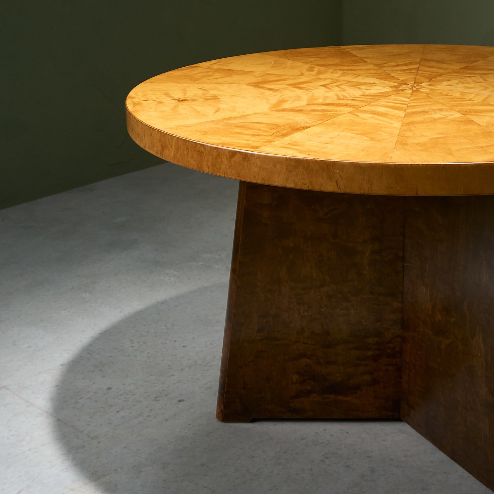 A.B. Svenska Möbelfabrikerna Bodafors, Circular Side Table in Natural and Stained Birch, 1930