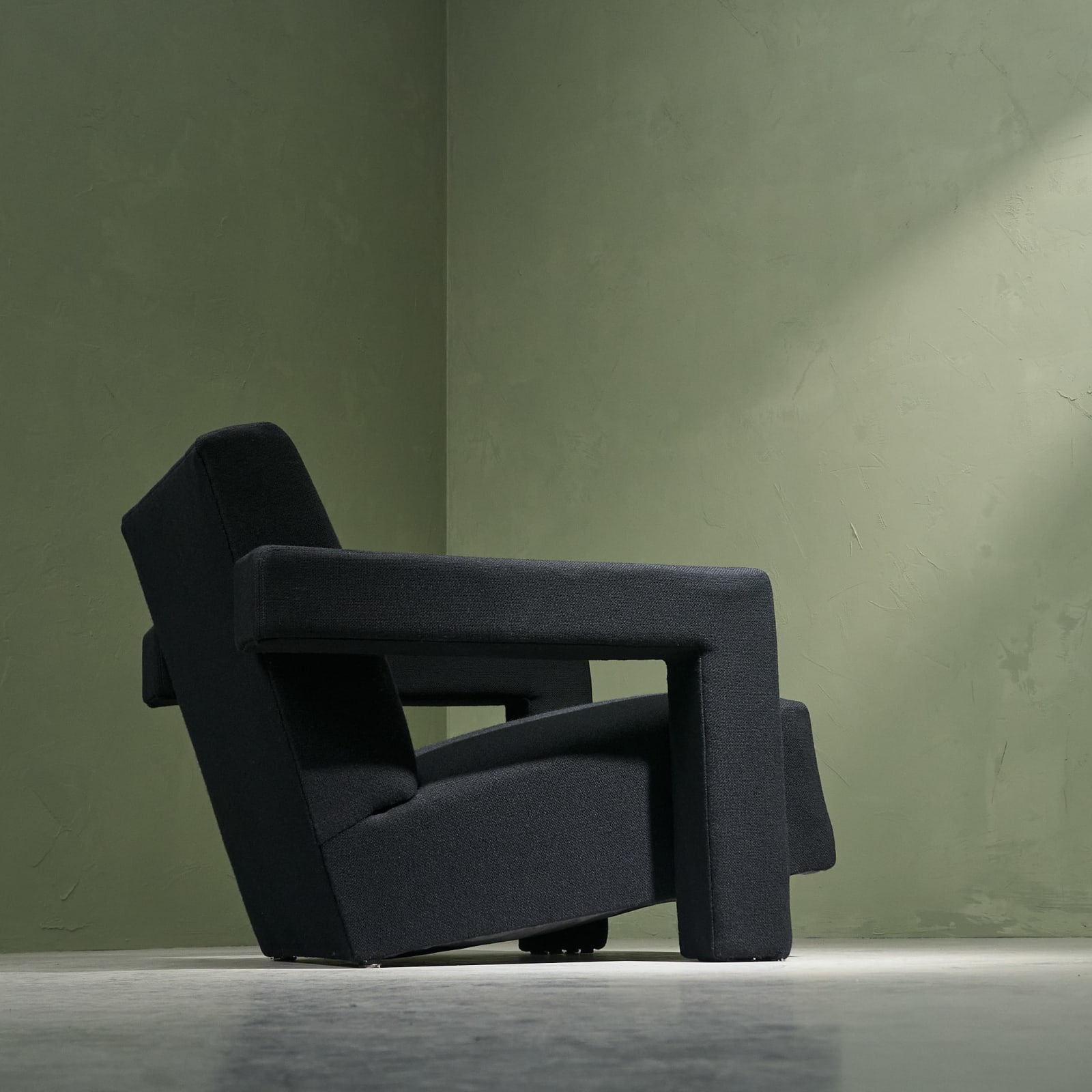 Gerrit Rietveld, Early 'Utrecht' Chair for Metz & Co in Black Upholstery, 1936