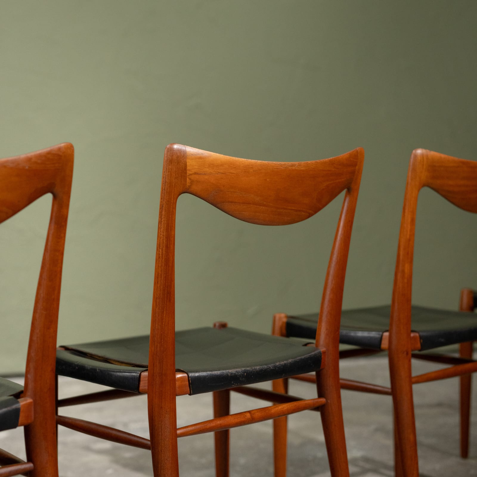 Rolf Rastad & Adolf Relling, Set of 6 'Bambi' Dining Chairs in Teak & Original Black Leather for Gustav Bahus, Norway, 1950s