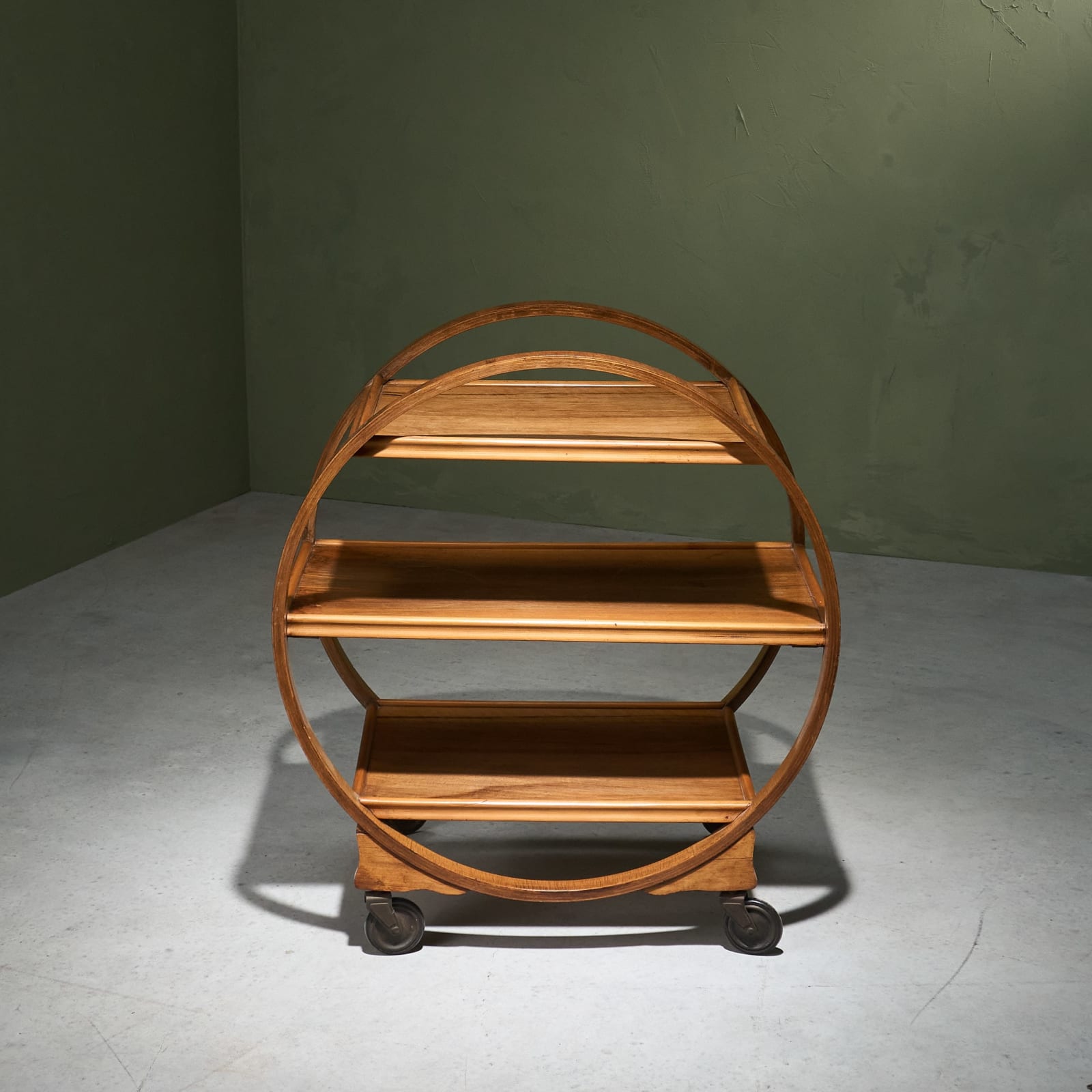 Circular Art Deco Serving Trolley in Walnut, Europe, 1930s
