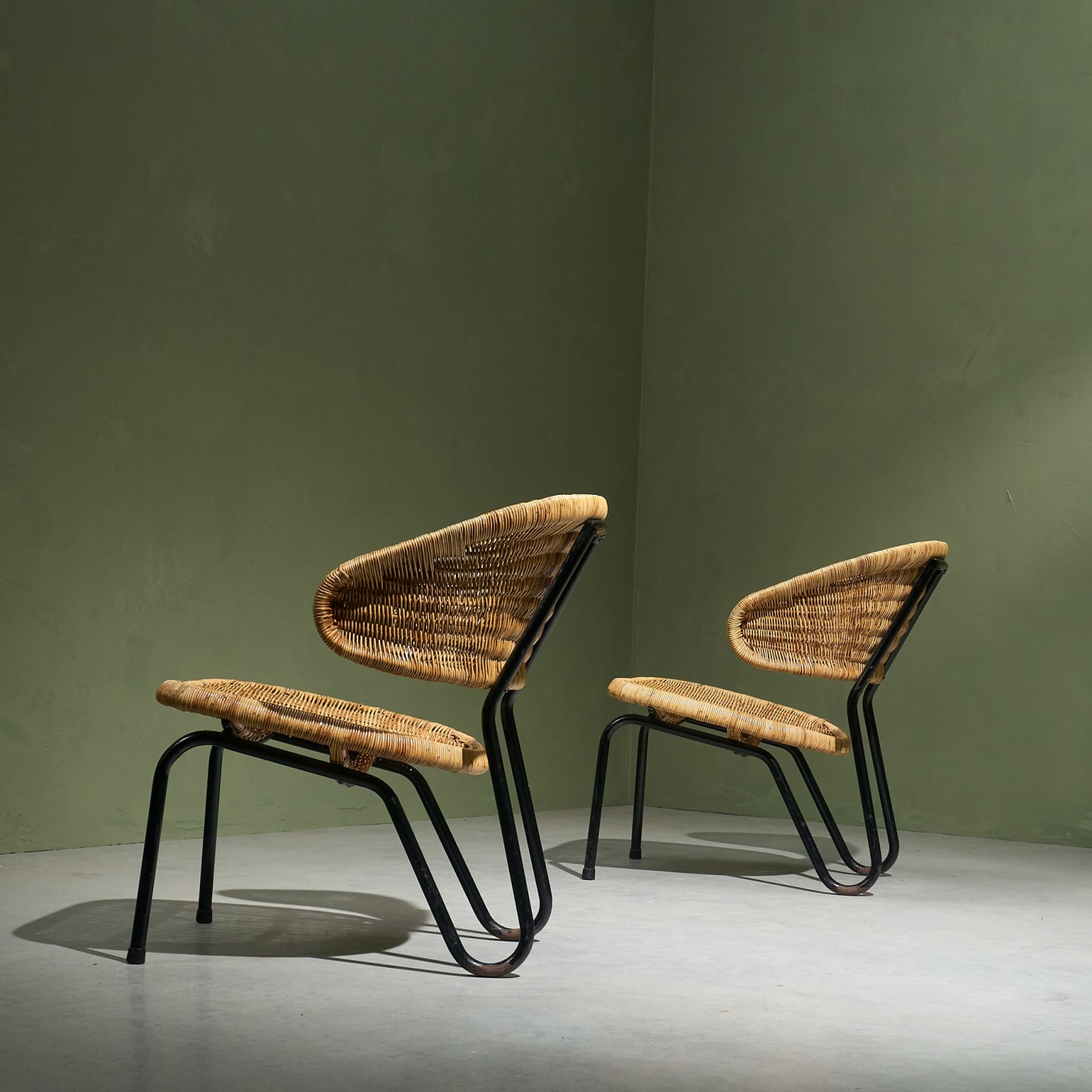 Dirk van Sliedregt, Lounge Chairs in Rattan with Black Tubular Steel frame by Gebroeders Jonkers, The Netherlands, 1960's