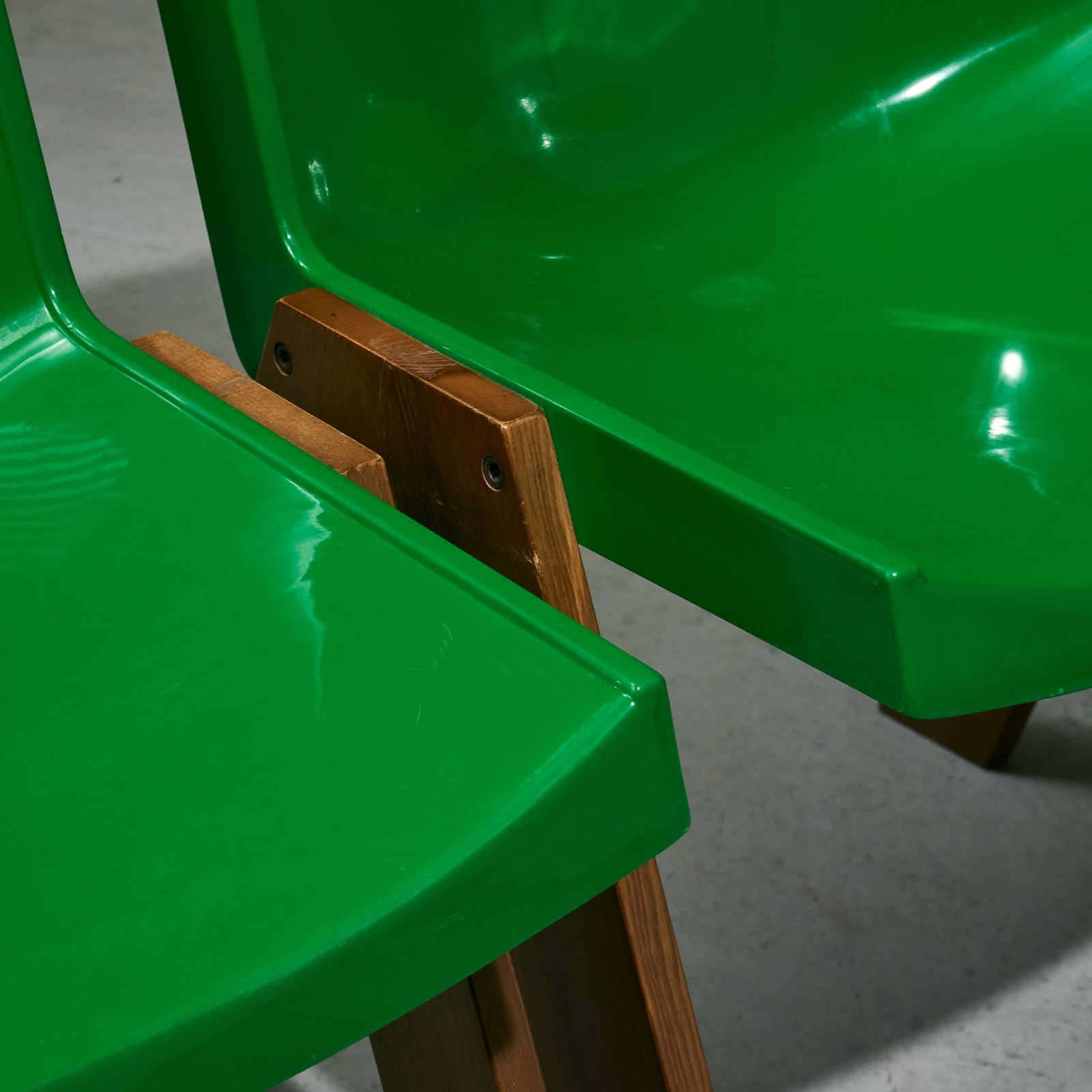 Paolo Orlandi & Roberto Lucci, Set of 8 Green 'Plurima' Chairs with Rare Wooden Frame, 1980's