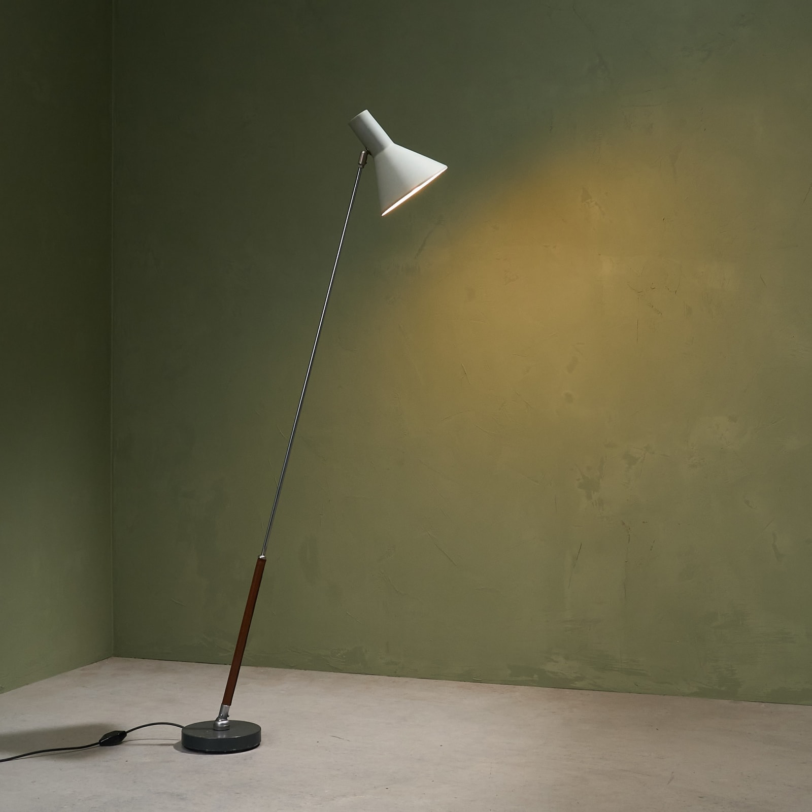 Floris Fiedeldij, Rare Floor Lamp in Chrome and Leather for Artimeta,, 1960s