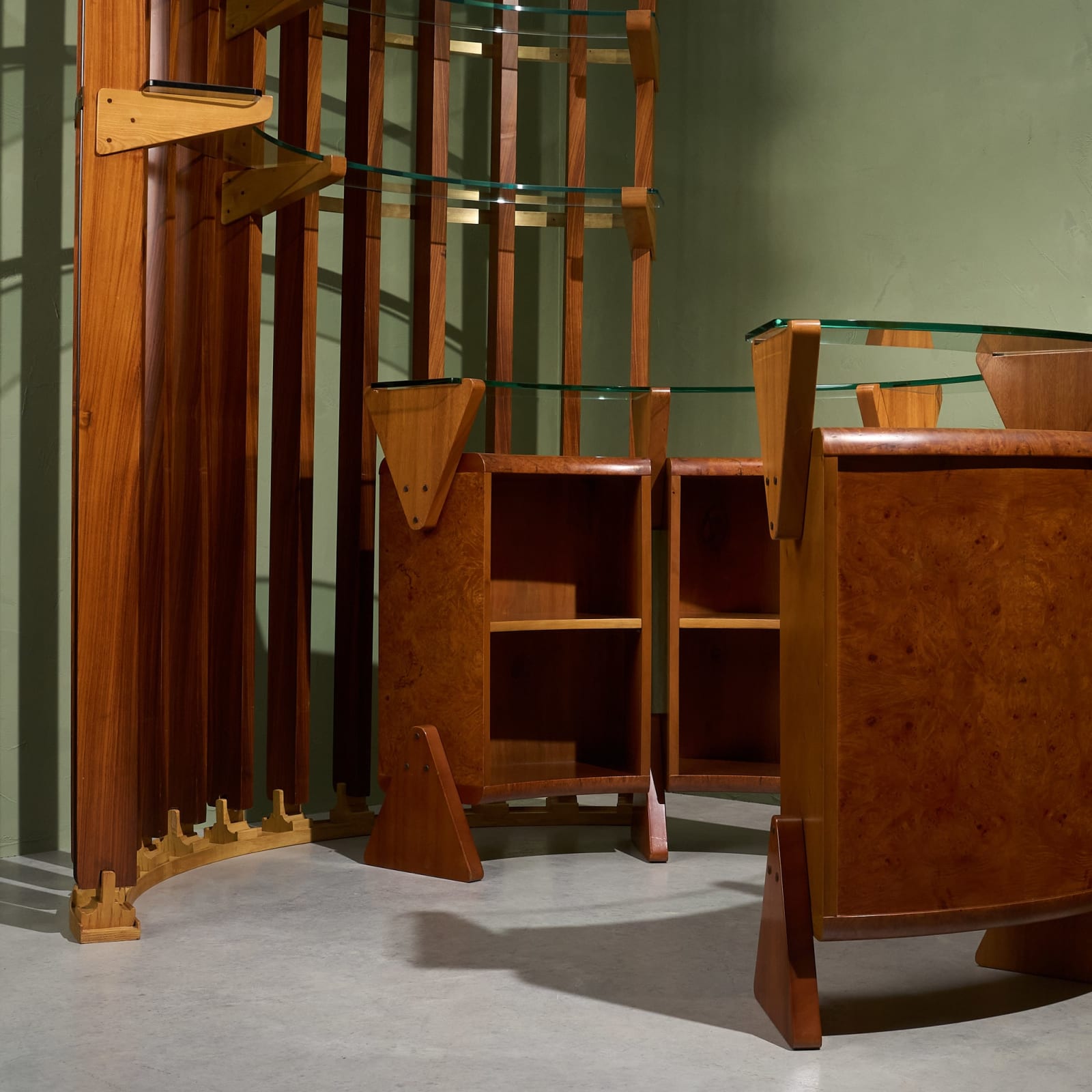 Circular Dry Bar and Sculptural Shelving Unit in Burlwood and Brass, Italy, 1970s