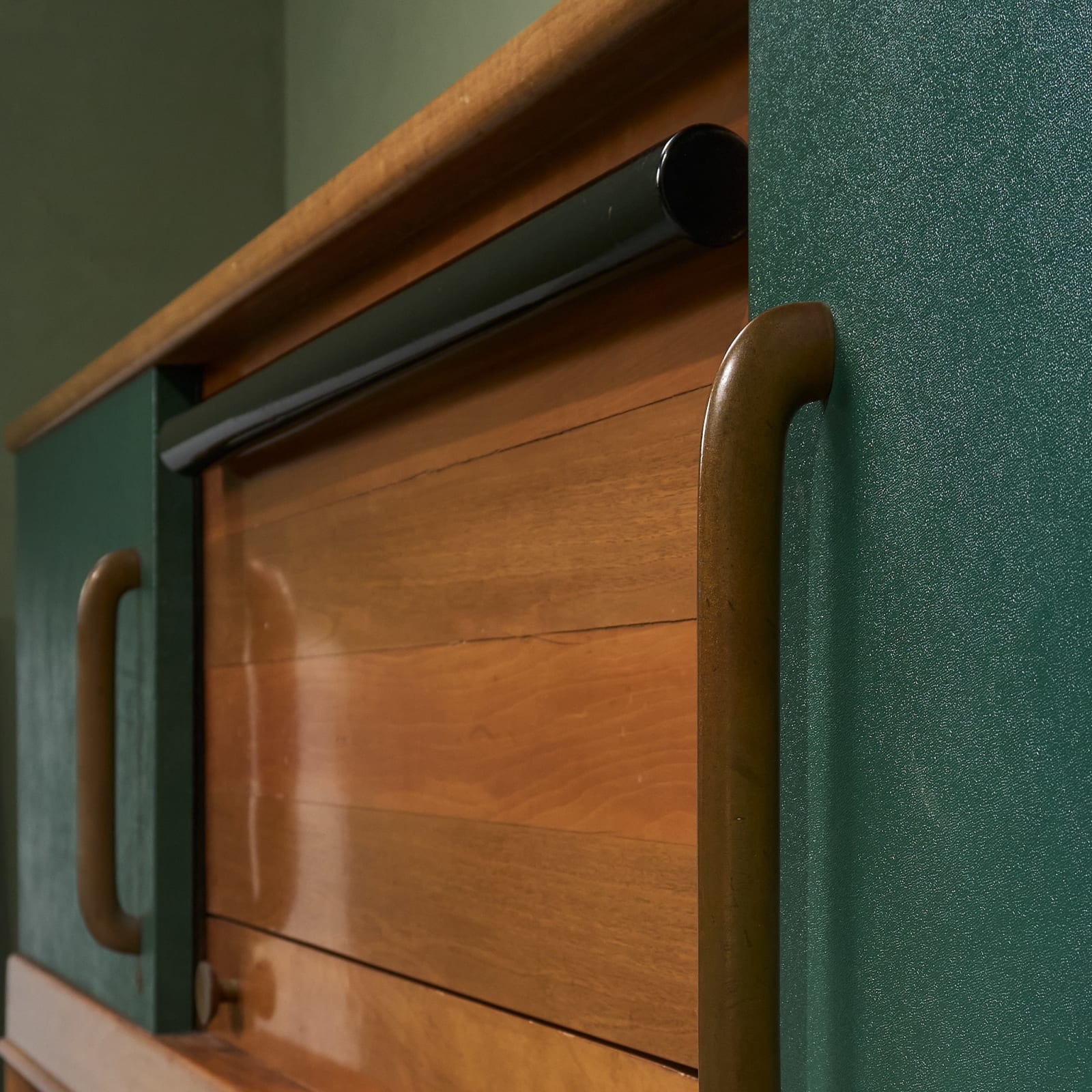 Oversized Sideboard with Bar Section in Walnut, Green Leatherette and Brass, Italy, 1930s