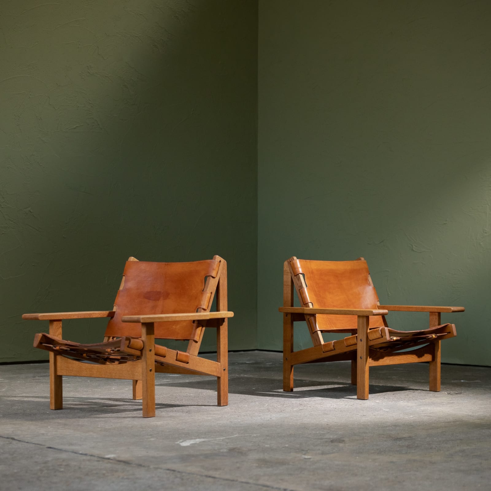 Kurt Østervig, Pair of Lounge Chairs Model 168, Original Cognac Leather and Oak Frame, Denmark, 1960s
