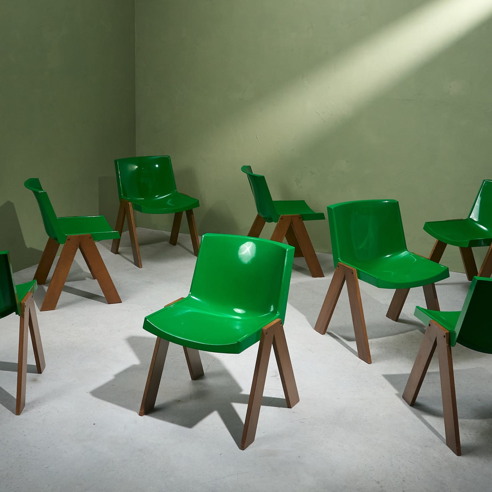 Paolo Orlandi & Roberto Lucci, Set of 8 Green 'Plurima' Chairs with Rare Wooden Frame, 1980's