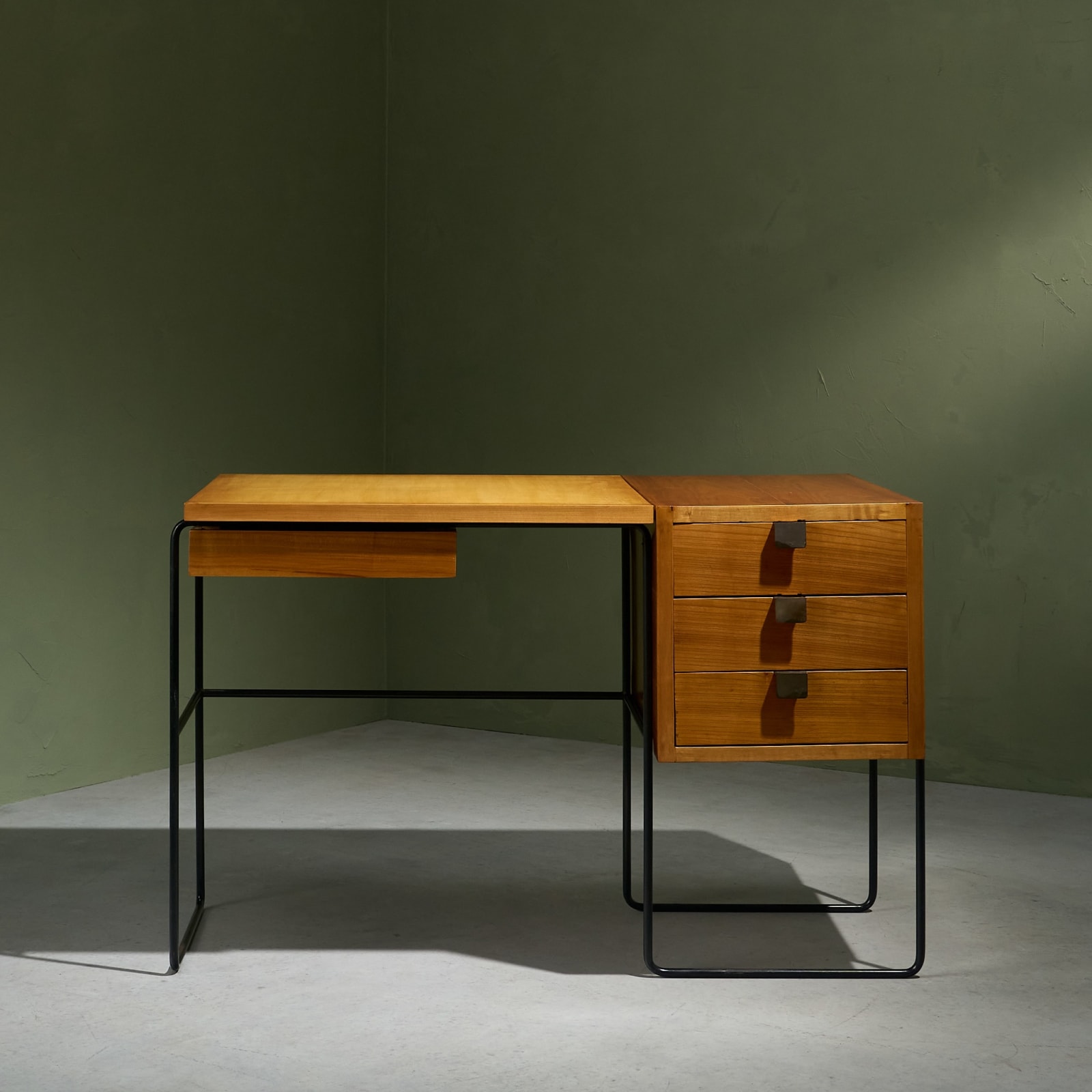 Taichiro Nakai, Duo-Tone Writing Desk for La Permanente Mobili Cantù, 1955
