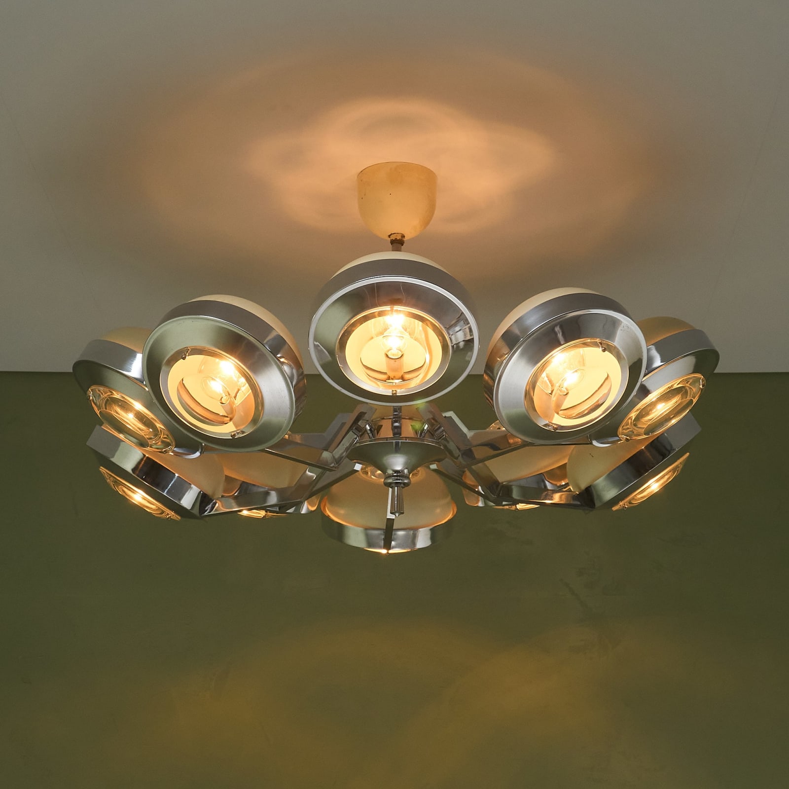 Oscar Torlasco, Large 10 Armed Round Chandelier with Glass Lens Diffusors, Italy, 1970