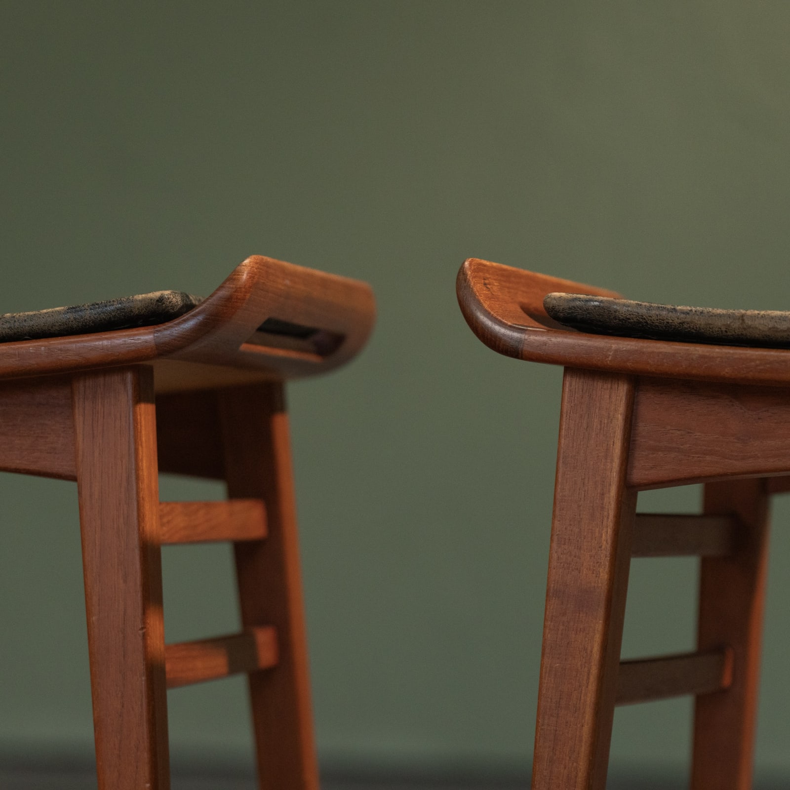 P. Jensen, Pair of Teak Stools with Original Black Leather Cushions, Denmark, 1960s