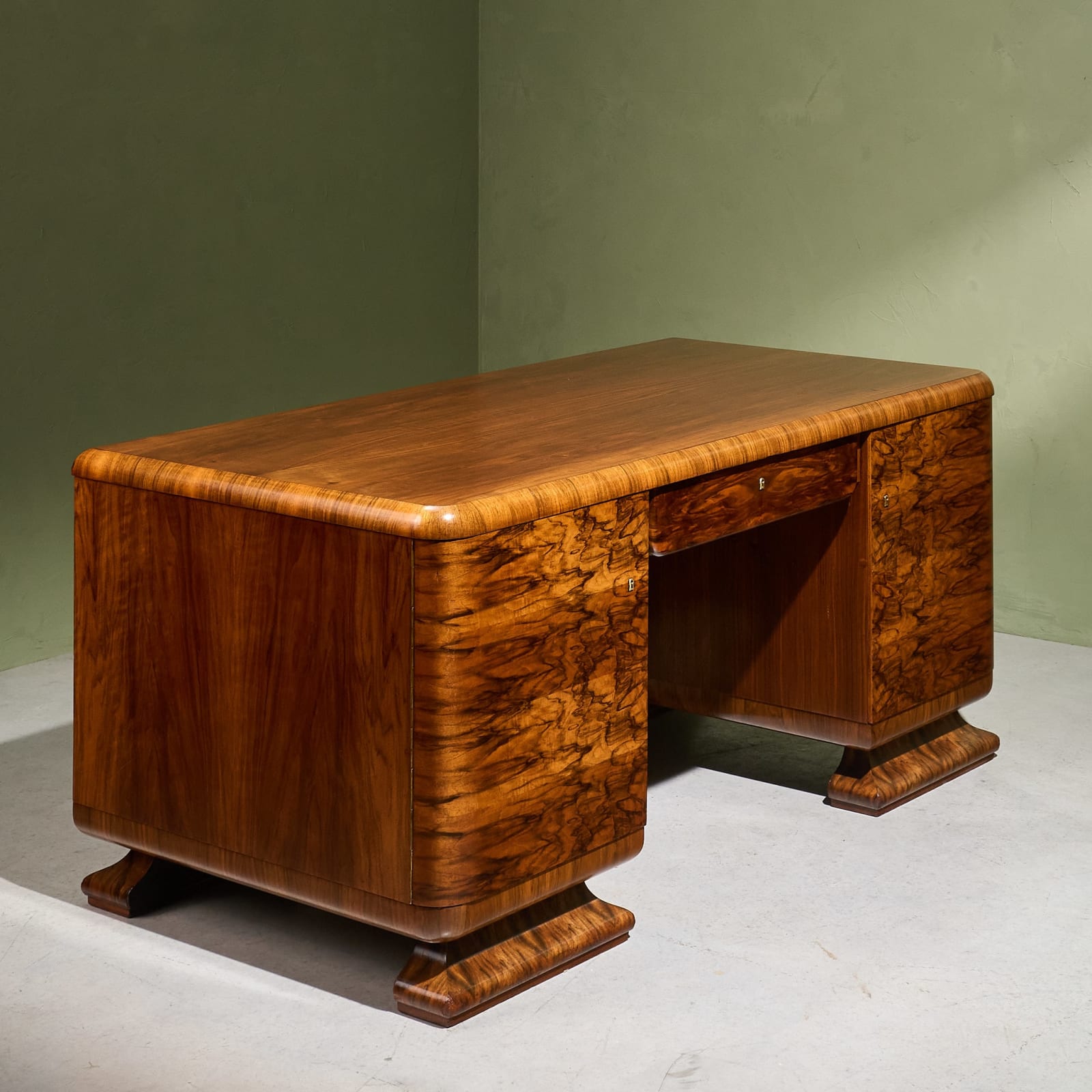 Restored Art Deco Desk in Walnut, Europe, 1930s