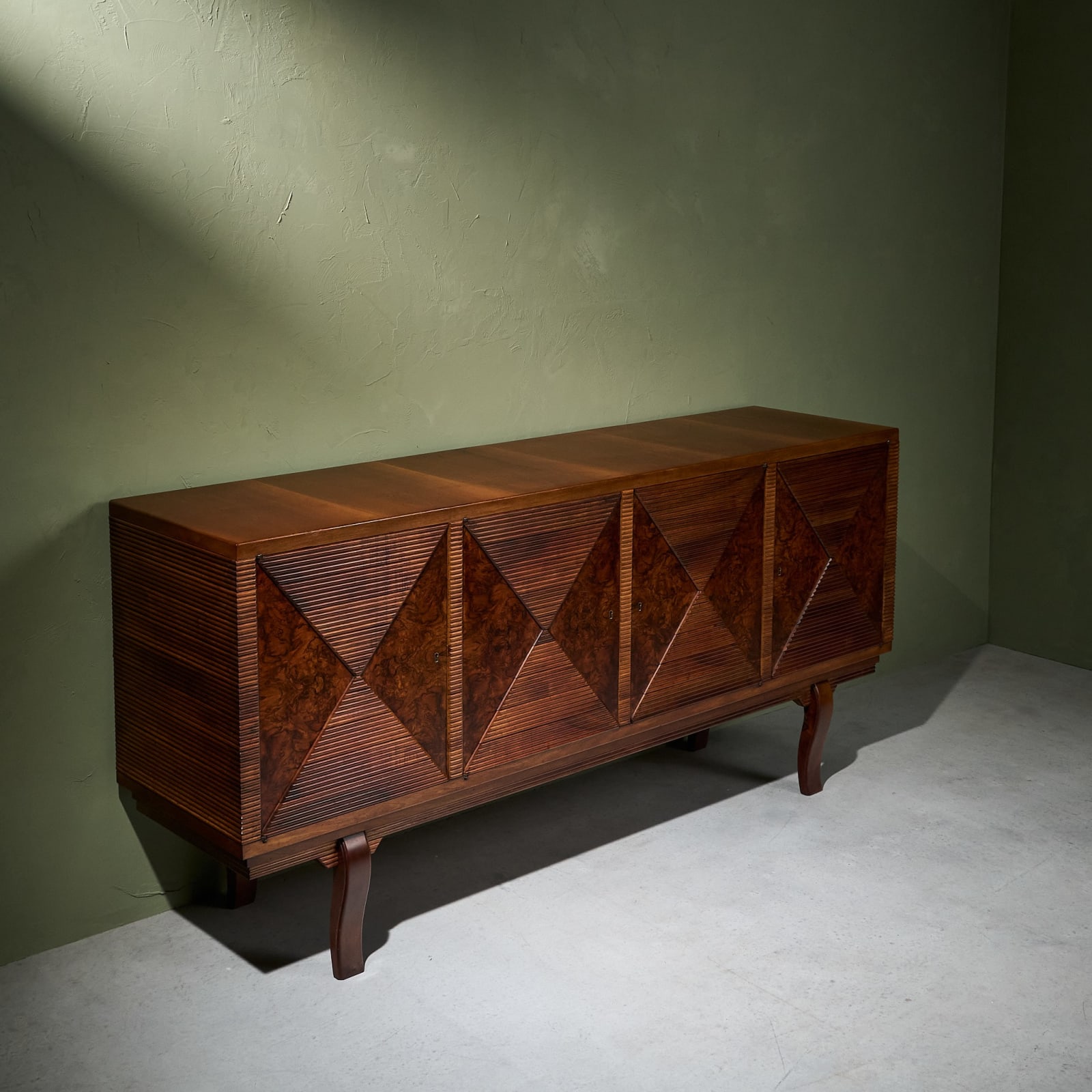 Sideboard in Walnut Burl and Grissinato Carvings, Italy, 1940s