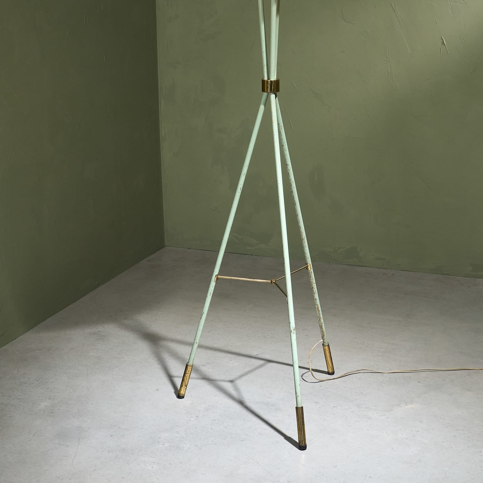 Stilnovo, Sage Green Lacquered Floor Lamp with Brass Details, Italy, Circa 1955