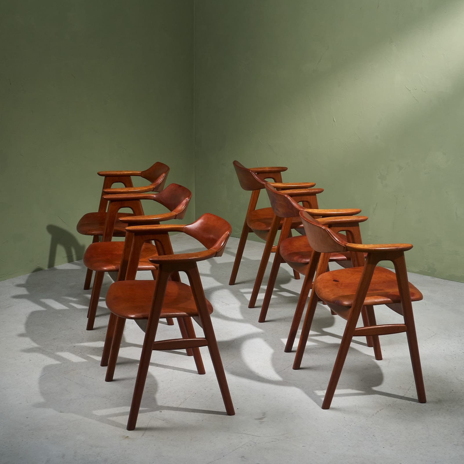 Erik Kirkegaard, Set of 6 Dining Chairs with Armrest in Teak and Original Cognac Leather, Denmark, 1952