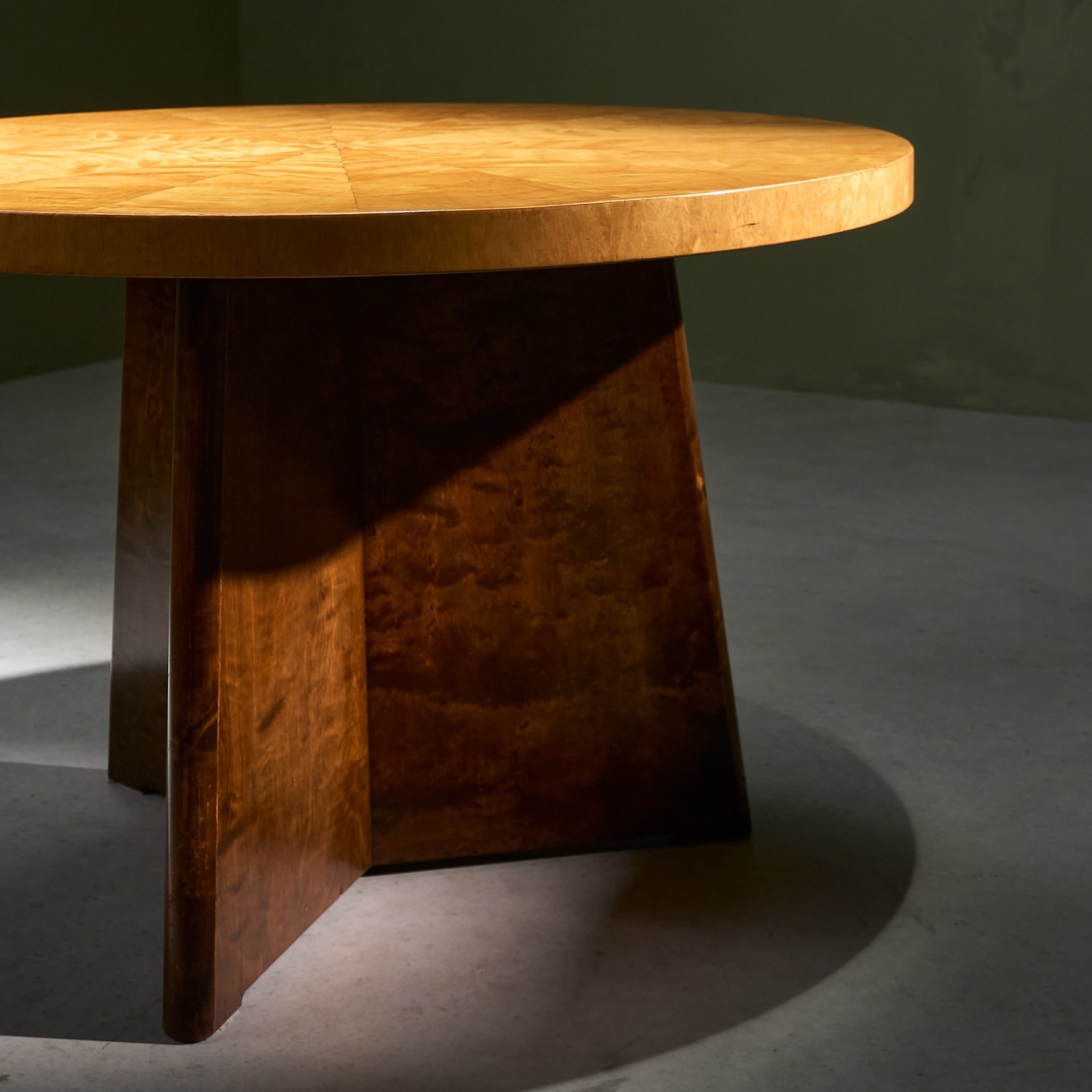 A.B. Svenska Möbelfabrikerna Bodafors, Circular Side Table in Natural and Stained Birch, 1930