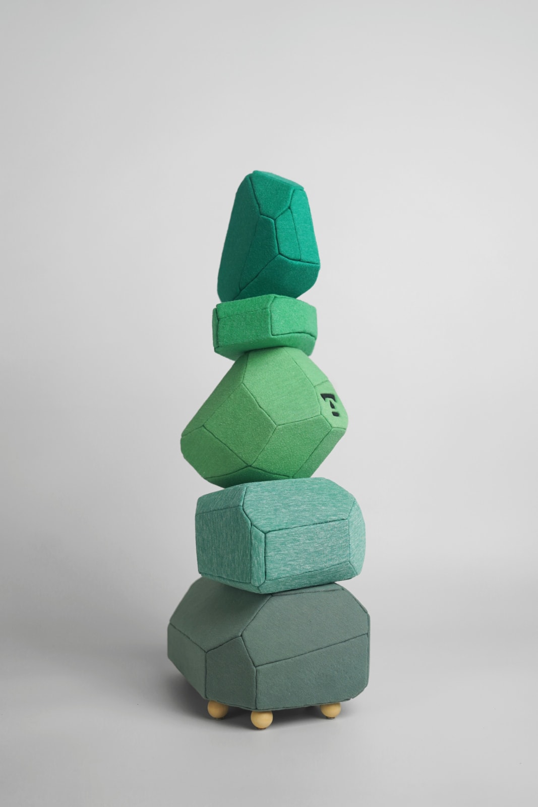 劉正堃 Abei LIU, 綠色呢喃石悄悄守護著 Whisperocks: Green , 2025