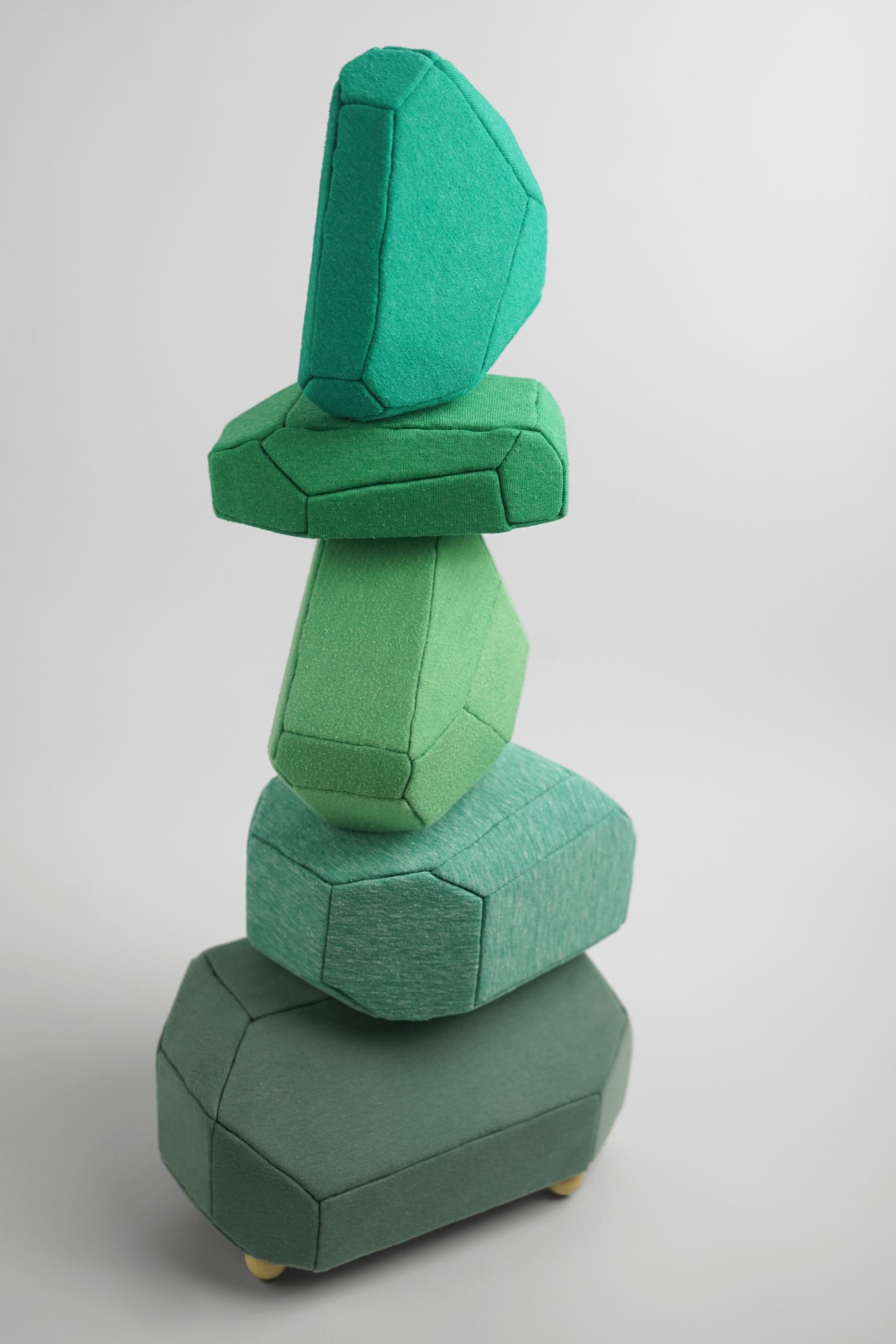 劉正堃 Abei LIU, 綠色呢喃石悄悄守護著 Whisperocks: Green , 2025