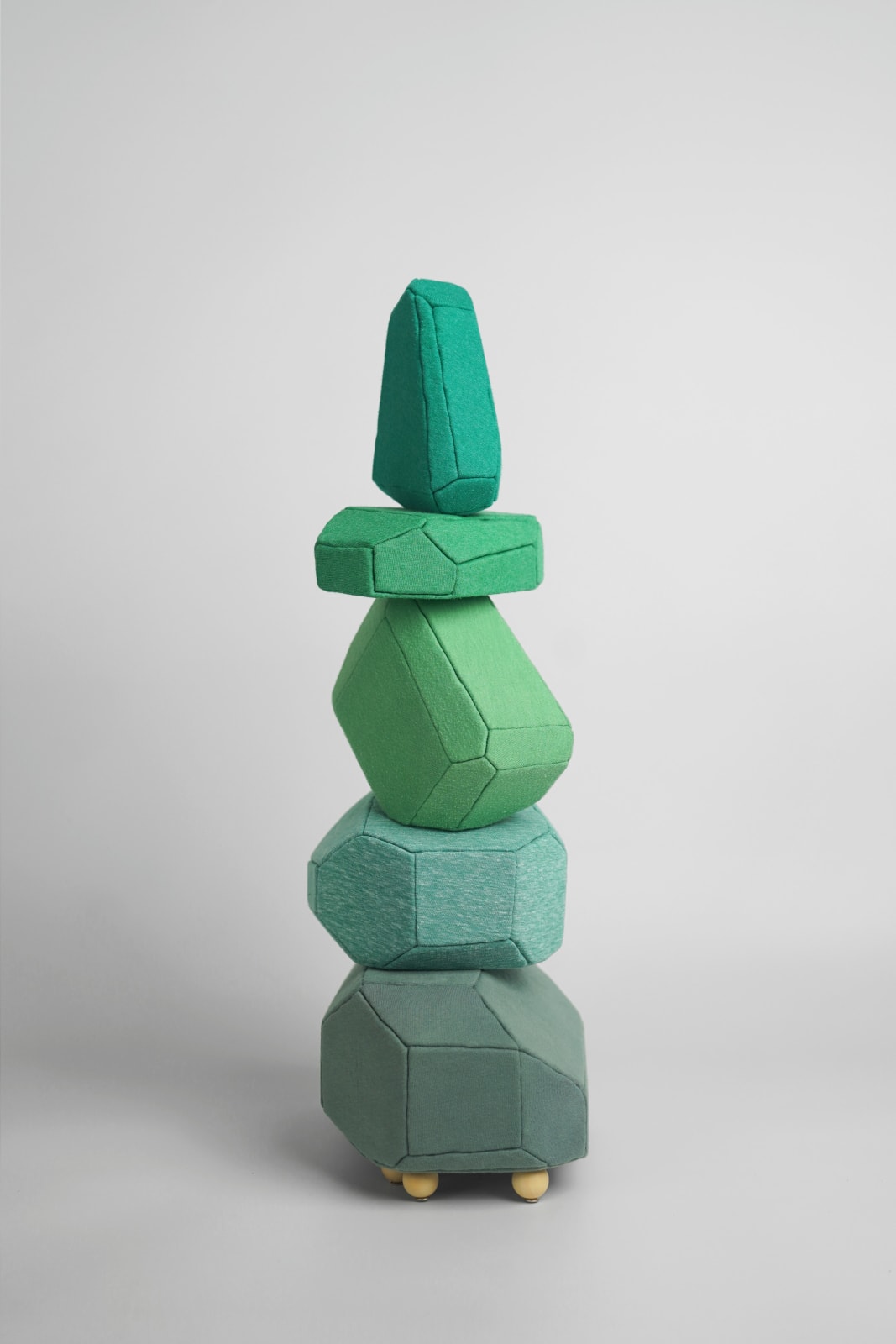 劉正堃 Abei LIU, 綠色呢喃石悄悄守護著 Whisperocks: Green , 2025