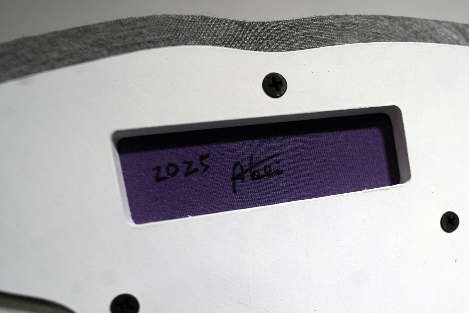 劉正堃 Abei LIU, 罐頭與不知名的液體 A Can and an Unidentified Liquid, 2025