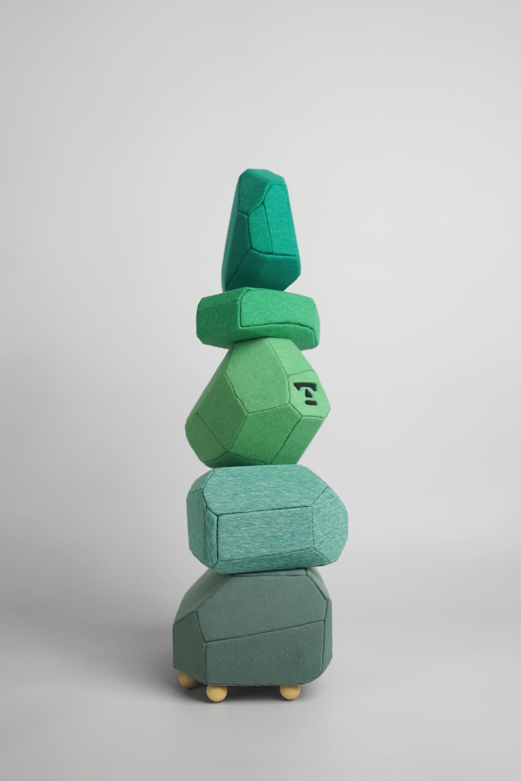 劉正堃 Abei LIU, 綠色呢喃石悄悄守護著 Whisperocks: Green , 2025