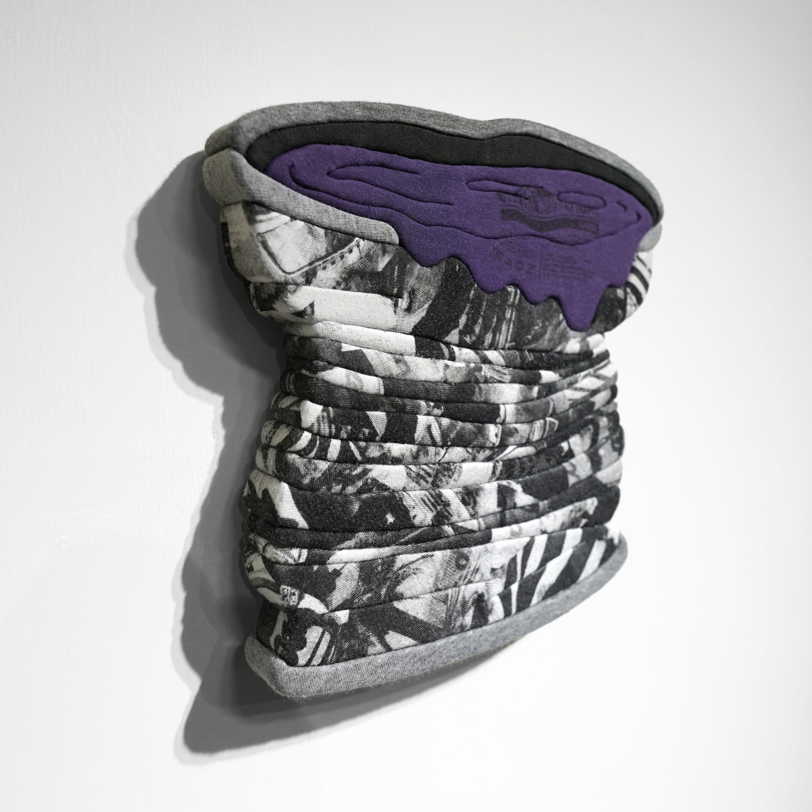 劉正堃 Abei LIU, 罐頭與不知名的液體 A Can and an Unidentified Liquid, 2025