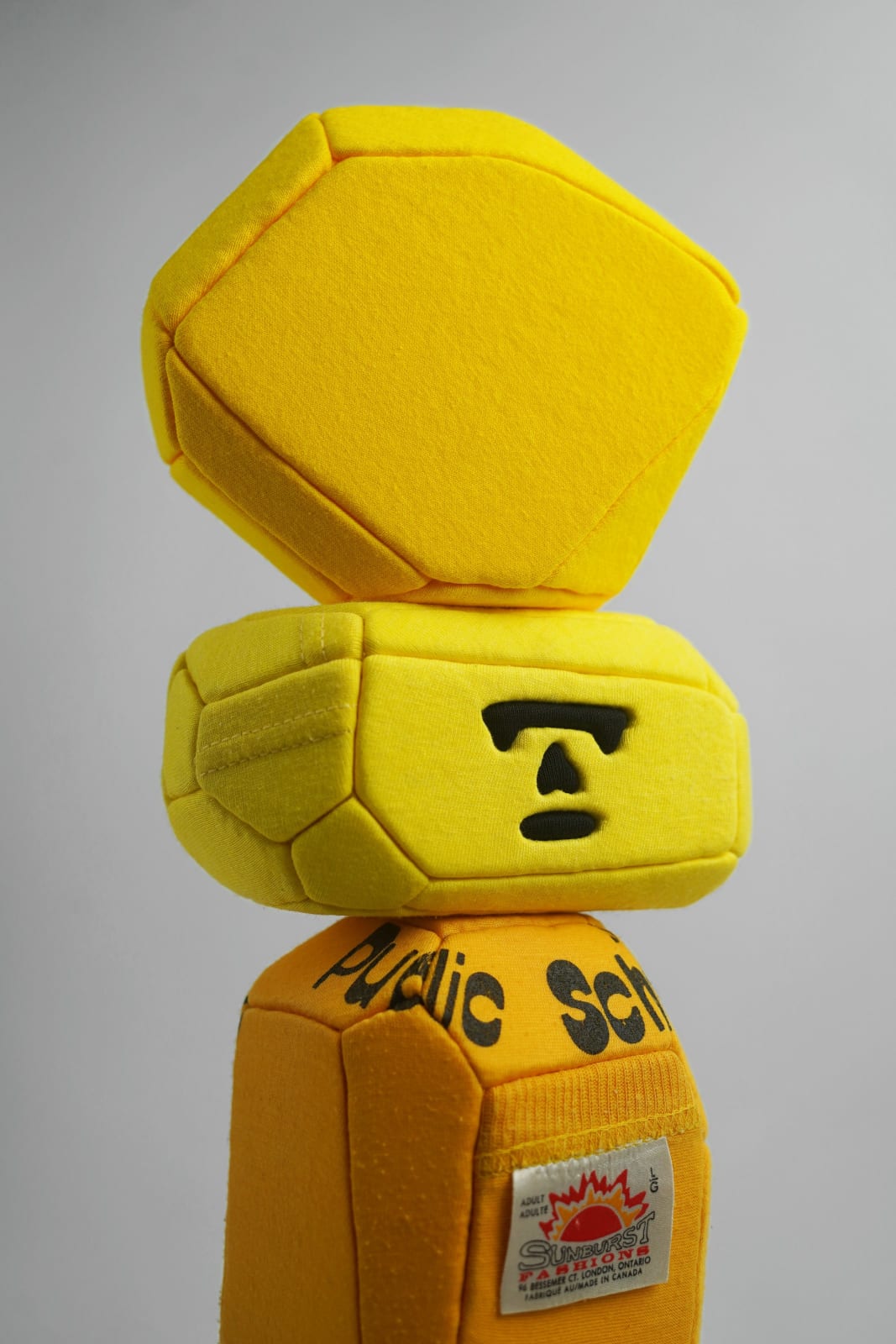 劉正堃 Abei LIU, 黃色呢喃石悄悄守護著 Whisperocks: Yellow , 2025